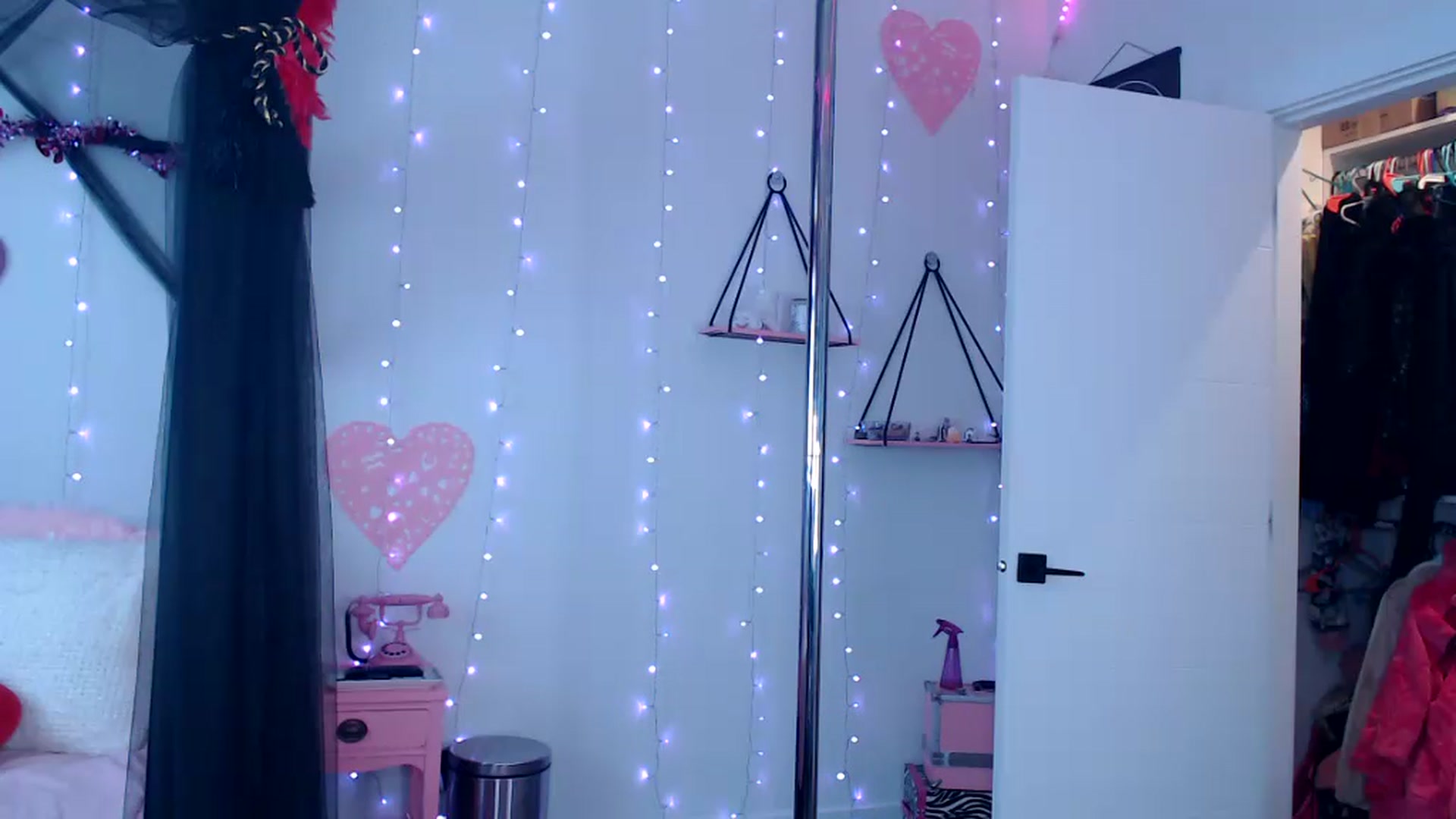 Gallery image thumbnail from Lucyluvs's myfreecams stream on, 07/14/2023, 20:00 image 4 of 20