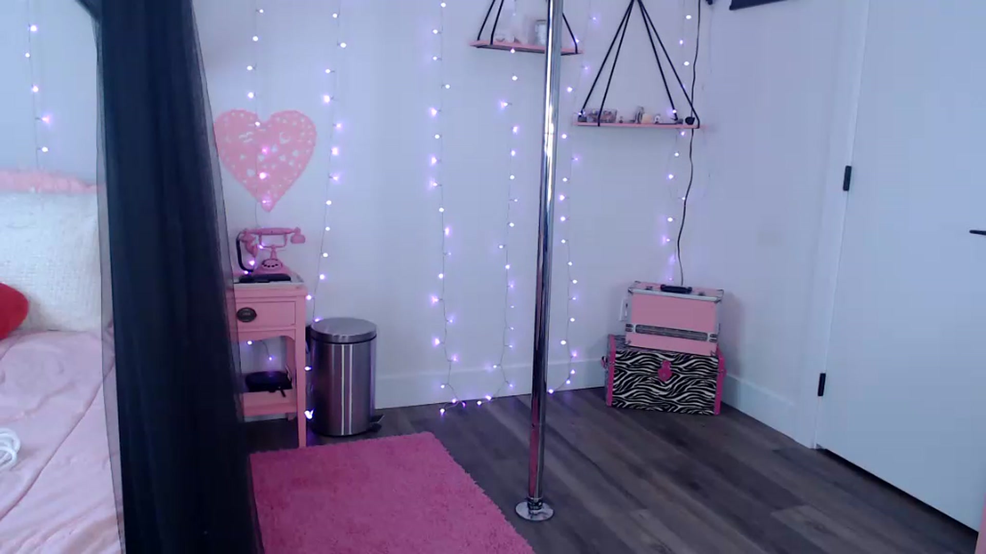 Gallery image thumbnail from Lucyluvs's myfreecams stream on, 07/14/2023, 20:00 image 10 of 20