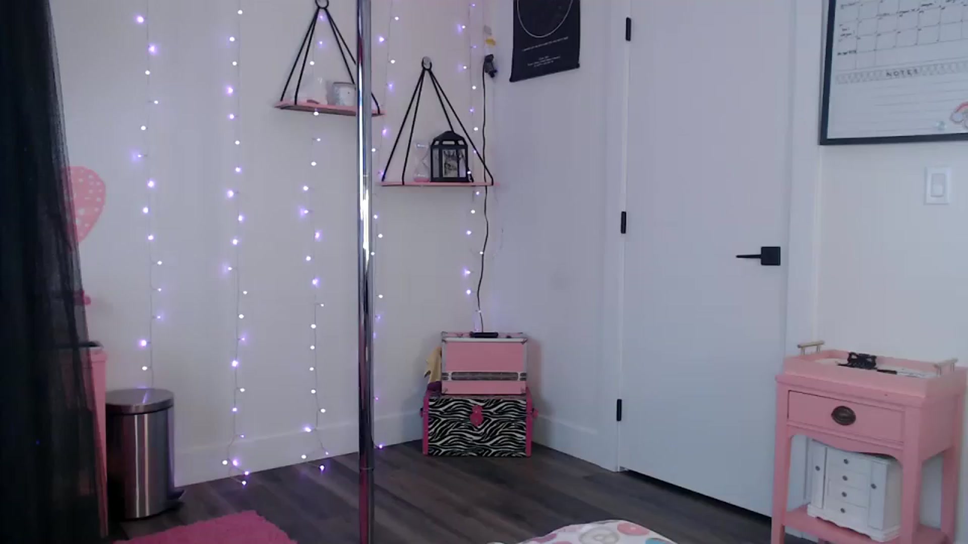 Gallery image thumbnail from Lucyluvs's myfreecams stream on, 08/03/2023, 21:32 image 12 of 20
