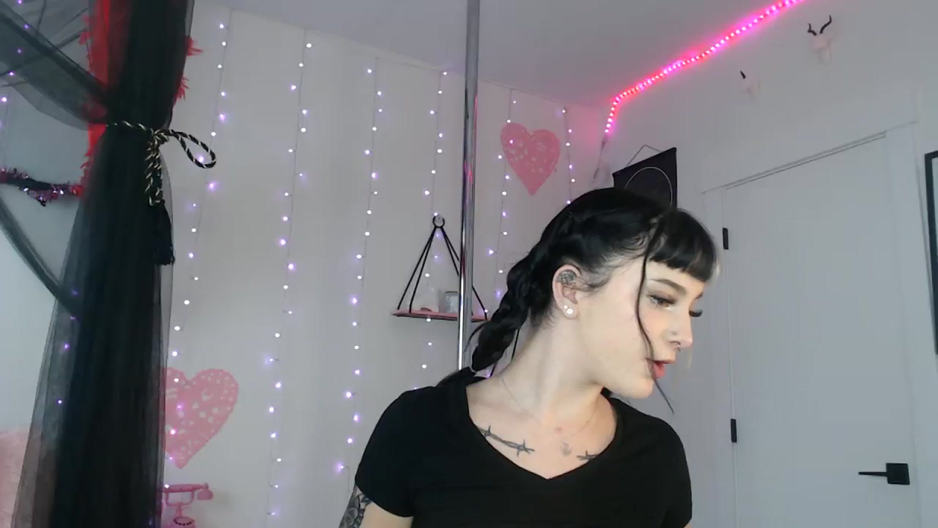 Gallery image thumbnail from Lucyluvs's myfreecams stream on, 08/04/2023, 20:11 image 10 of 20
