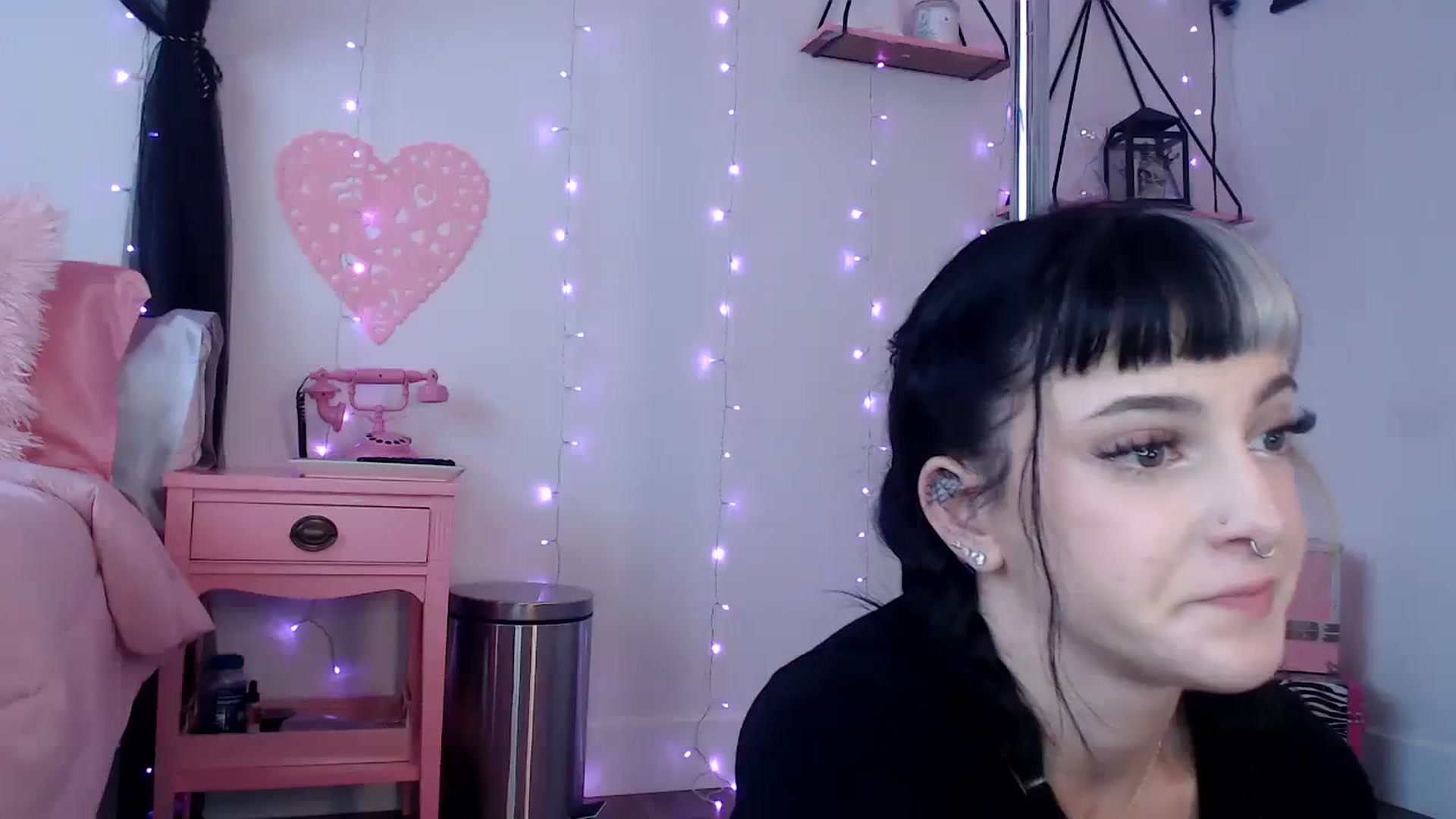 Gallery image thumbnail from Lucyluvs's myfreecams stream on, 08/04/2023, 21:43 image 17 of 20