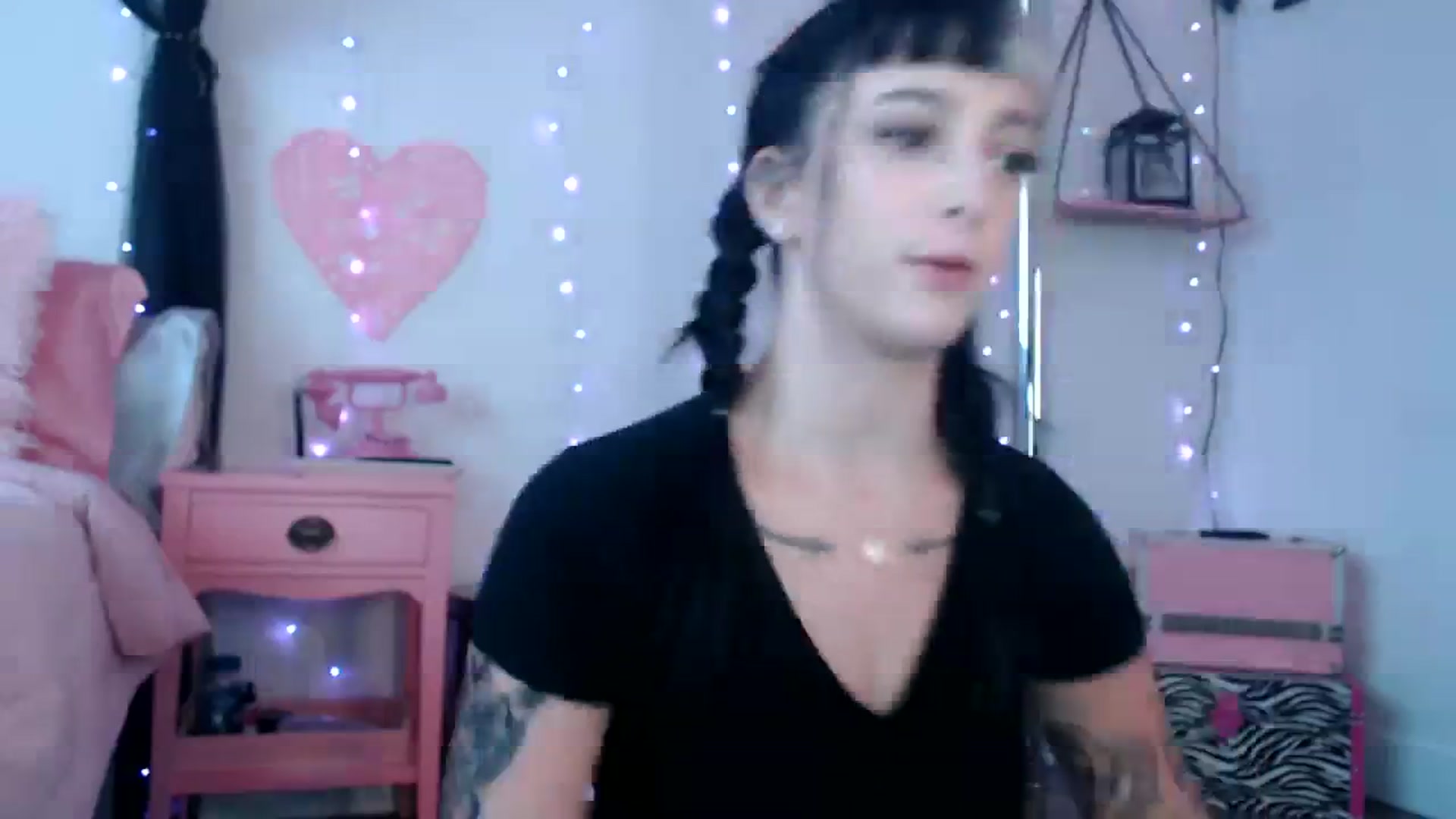 Gallery image thumbnail from Lucyluvs's myfreecams stream on, 08/04/2023, 21:43 image 19 of 20