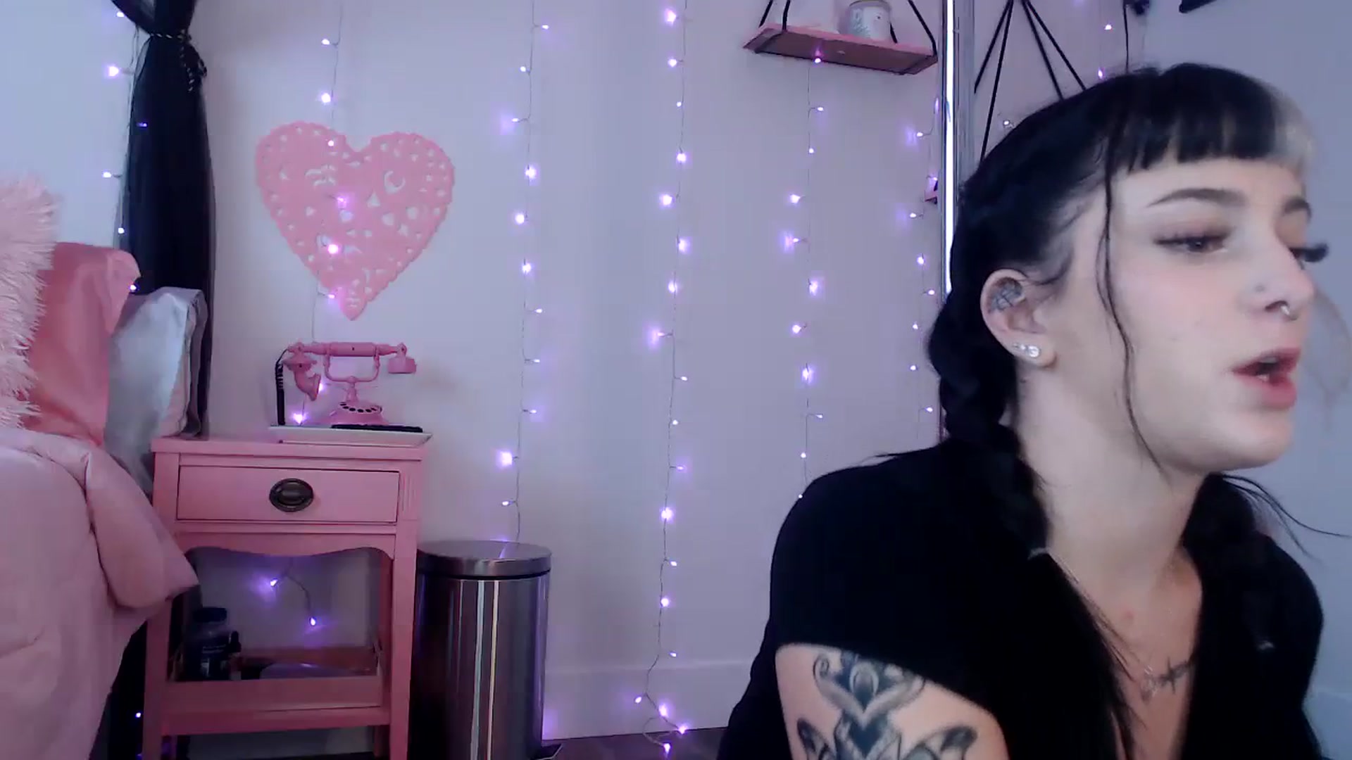 Gallery image thumbnail from Lucyluvs's myfreecams stream on, 08/04/2023, 21:43 image 16 of 20