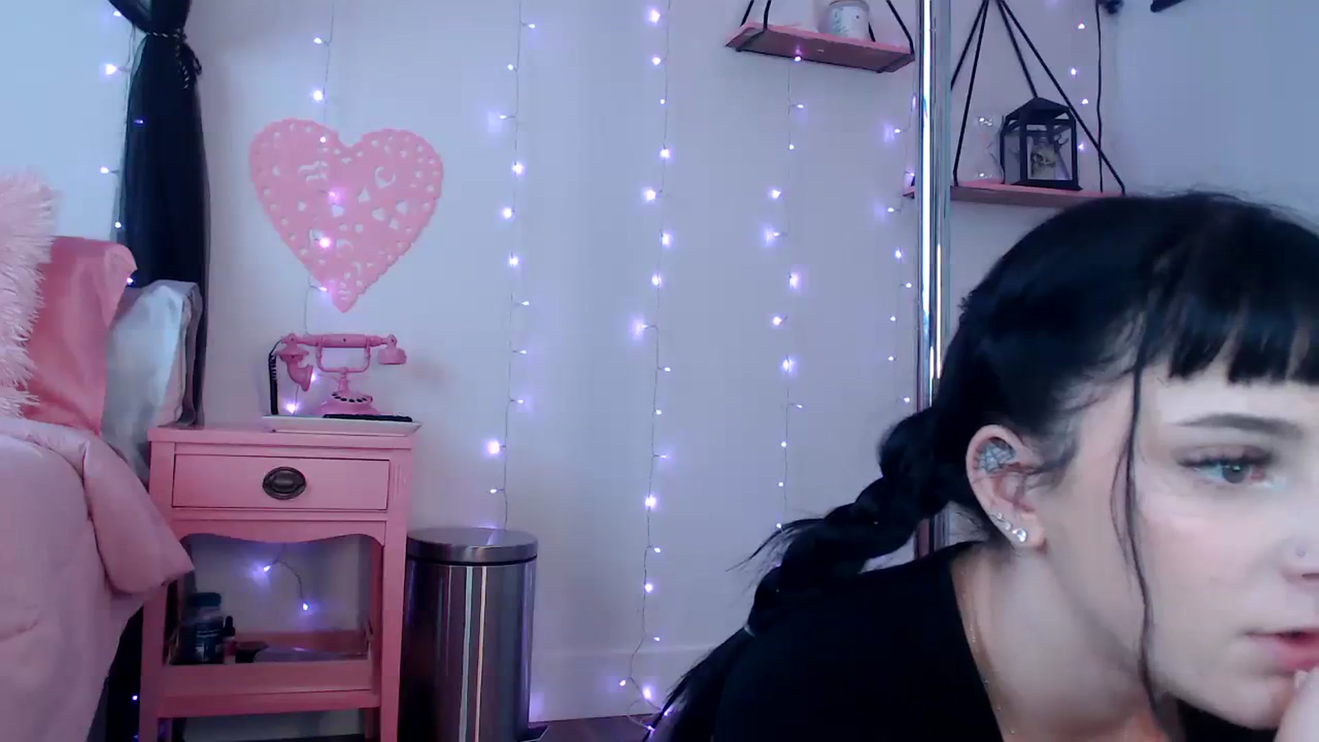 Gallery image thumbnail from Lucyluvs's myfreecams stream on, 08/04/2023, 21:43 image 14 of 20