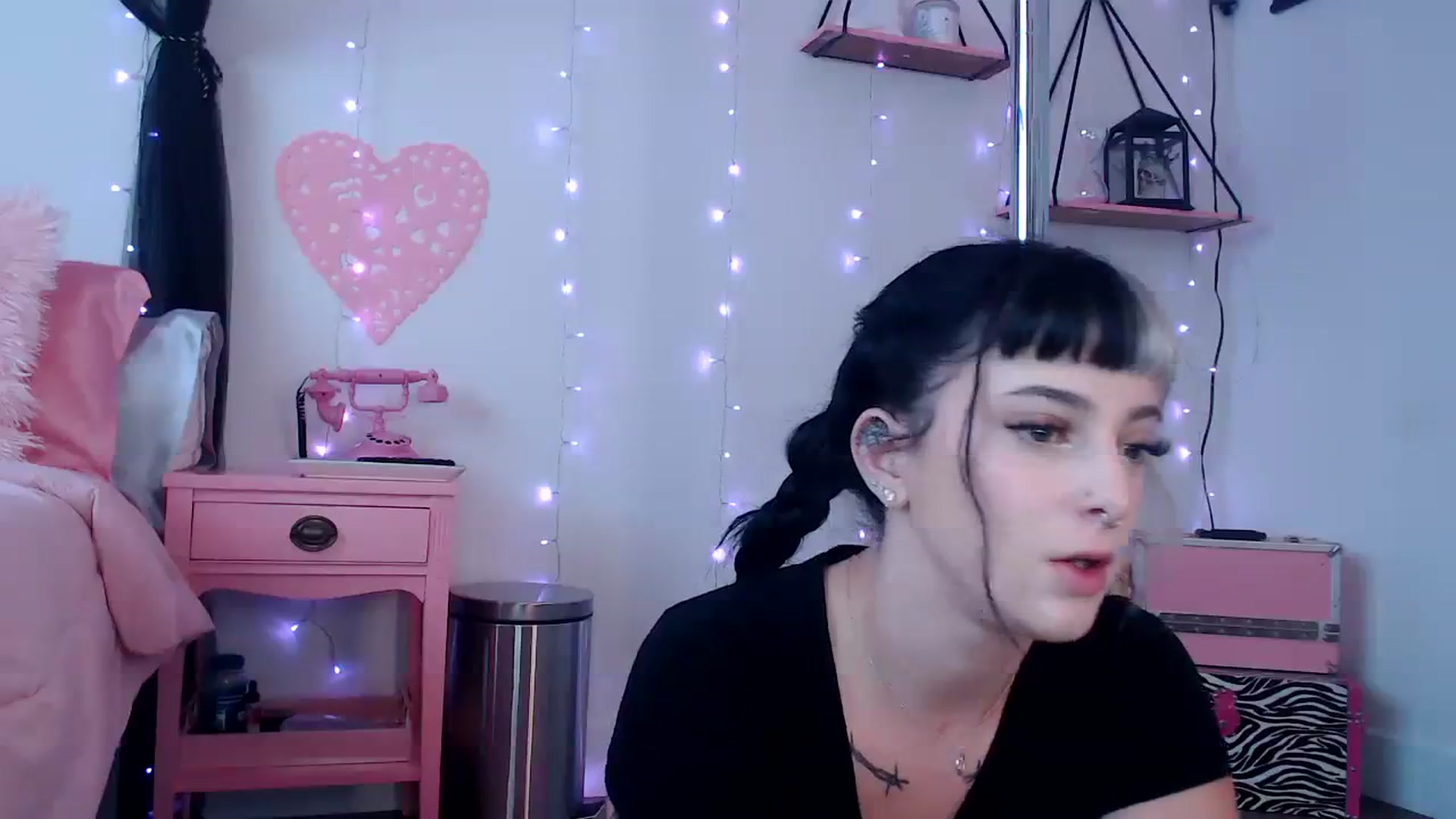 Gallery image thumbnail from Lucyluvs's myfreecams stream on, 08/04/2023, 21:43 image 13 of 20