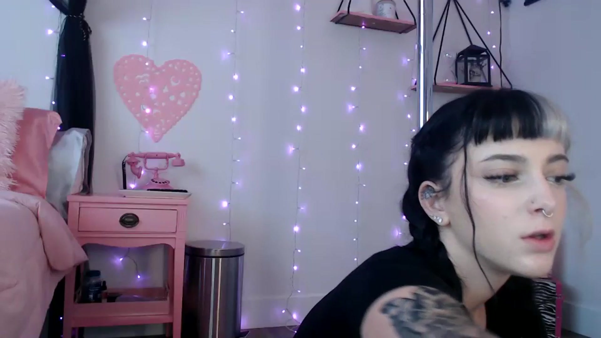 Gallery image thumbnail from Lucyluvs's myfreecams stream on, 08/04/2023, 21:43 image 20 of 20