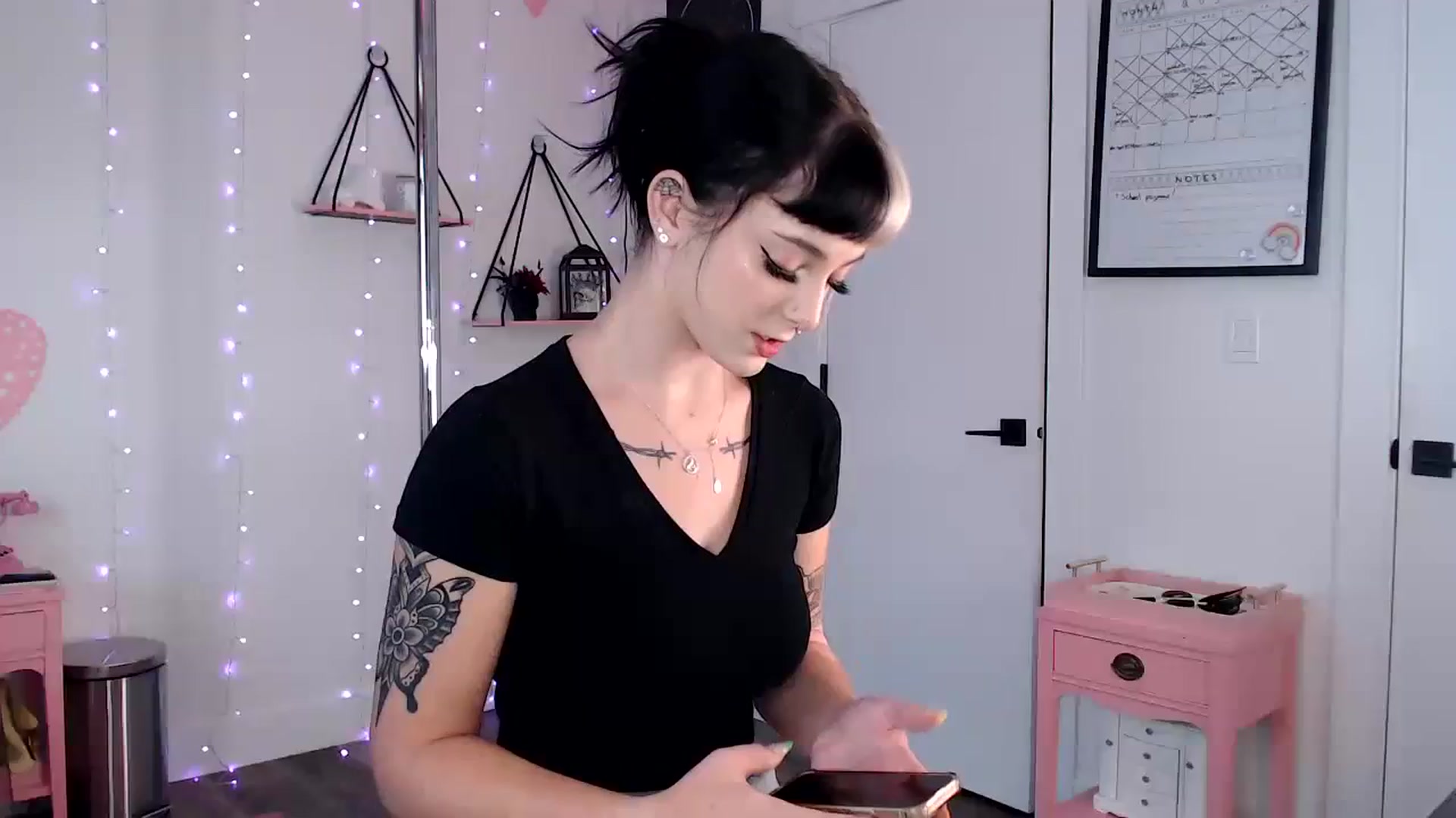 Gallery image thumbnail from Lucyluvs's myfreecams stream on, 08/24/2023, 20:56 image 1 of 20