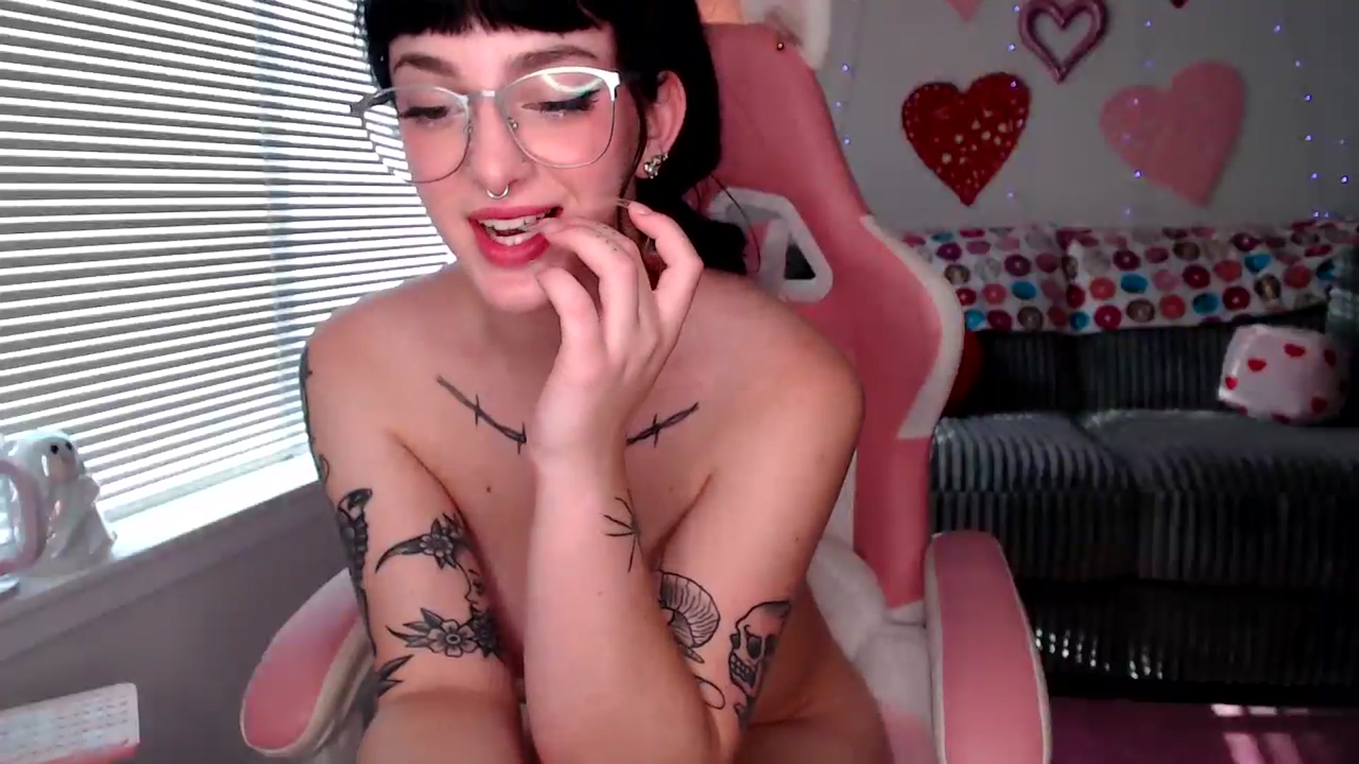 Gallery image thumbnail from Lucyluvs's myfreecams stream on, 09/07/2024, 24:44 image 17 of 20