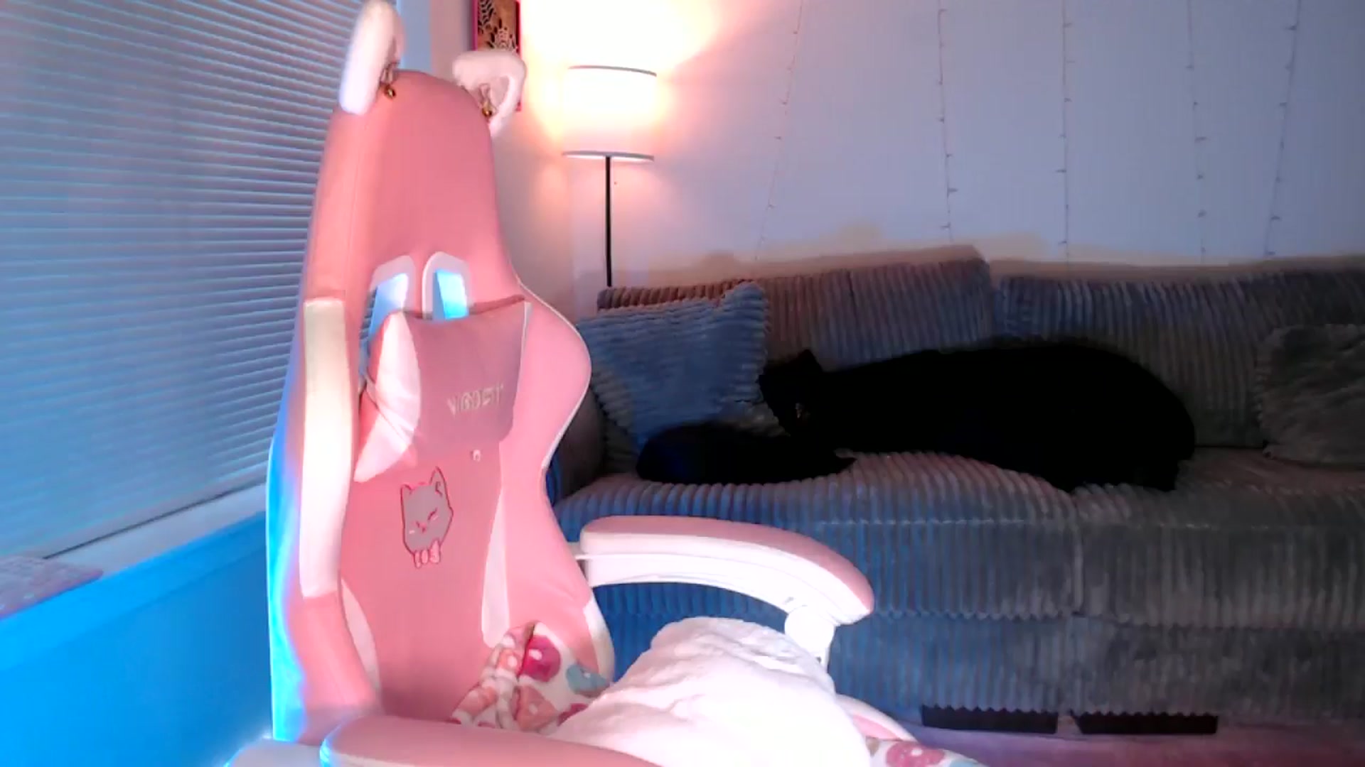 Gallery image thumbnail from Lucyluvs's myfreecams stream on, 11/05/2024, 01:00 image 7 of 20