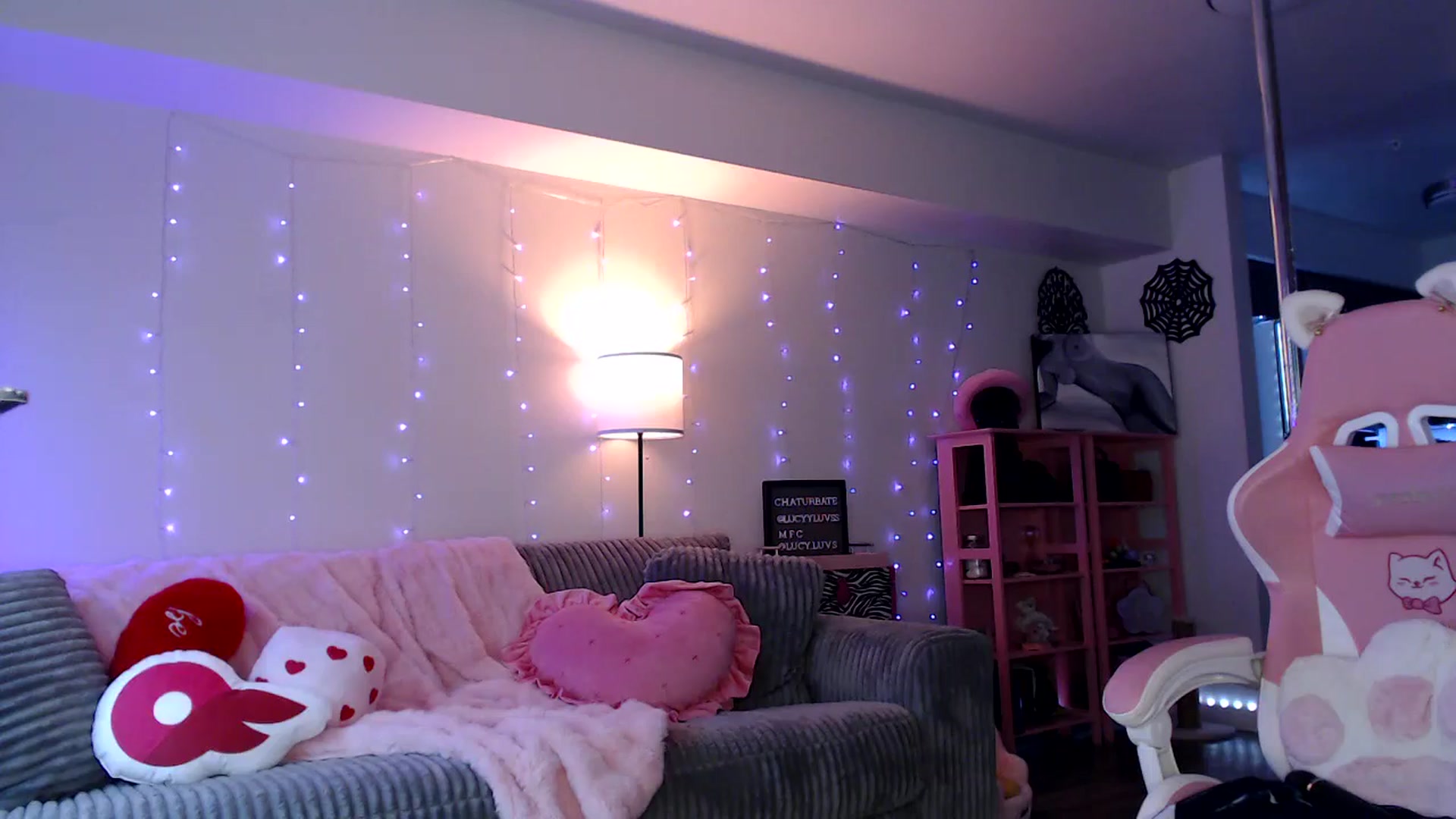 Gallery image thumbnail from Lucyluvs's myfreecams stream on, 03/20/2025, 24:00 image 16 of 20