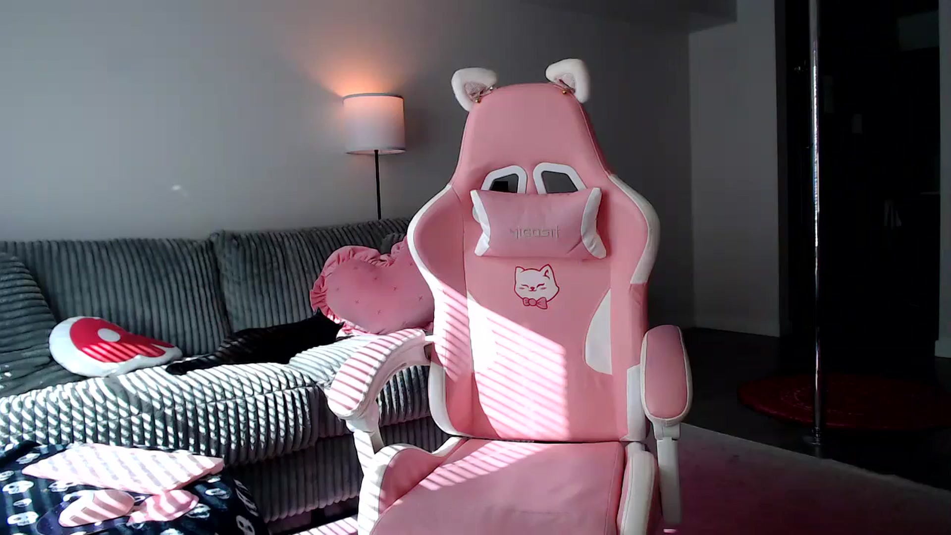 Gallery image thumbnail from Lucyluvs's myfreecams stream on, 07/15/2025, 24:10 image 18 of 20