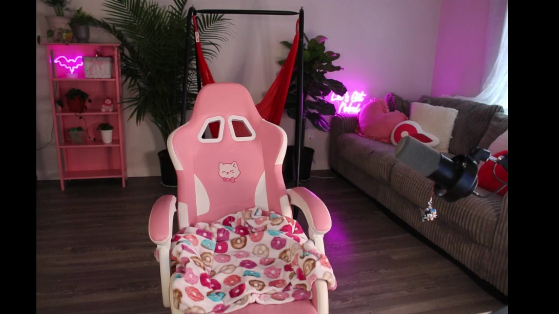 Gallery image thumbnail from Lucyluvs's myfreecams stream on, 03/16/2026, 22:44 image 9 of 20
