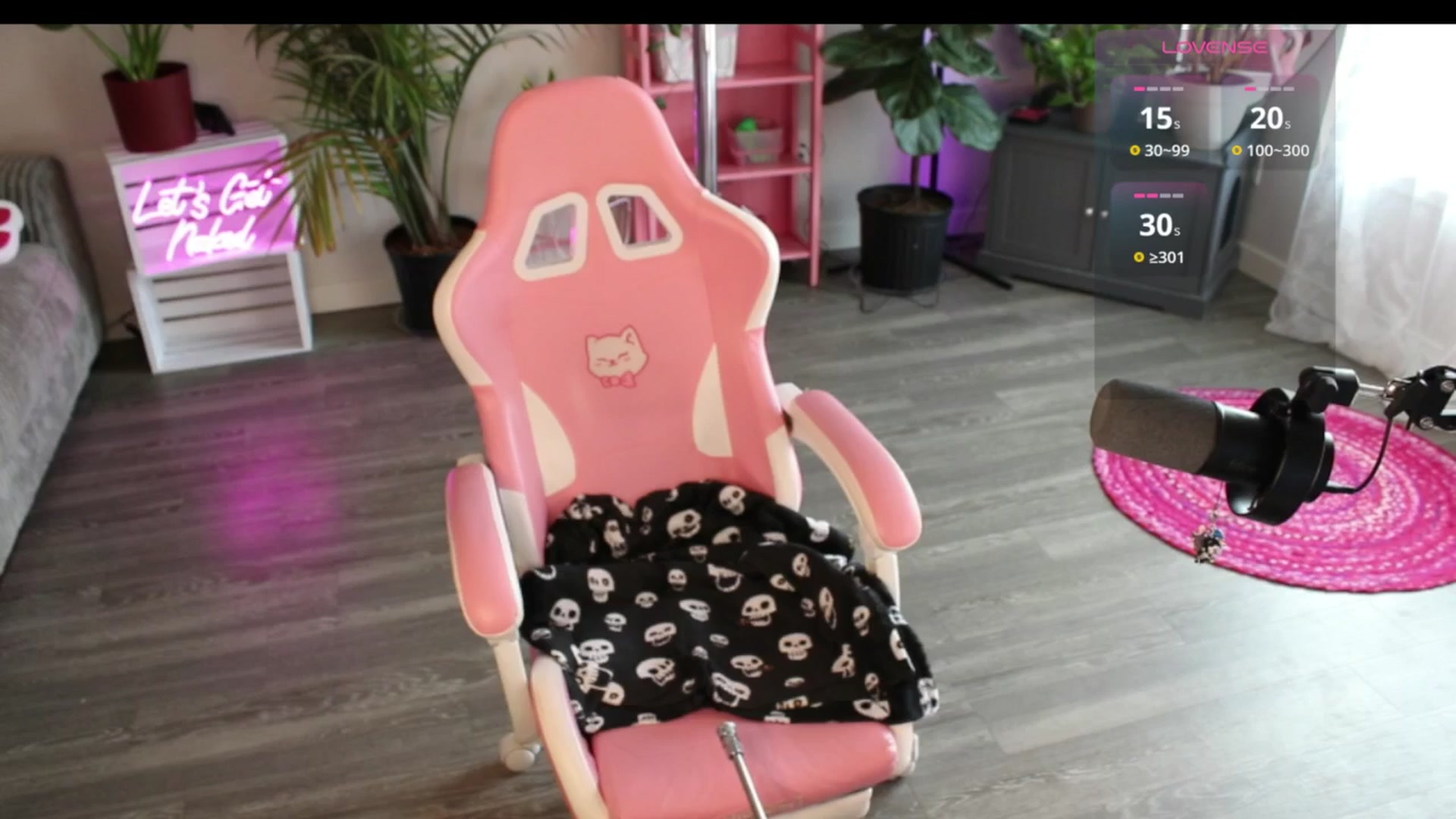 Gallery image thumbnail from Lucyluvs's myfreecams stream on, 04/18/2026, 22:17 image 1 of 20