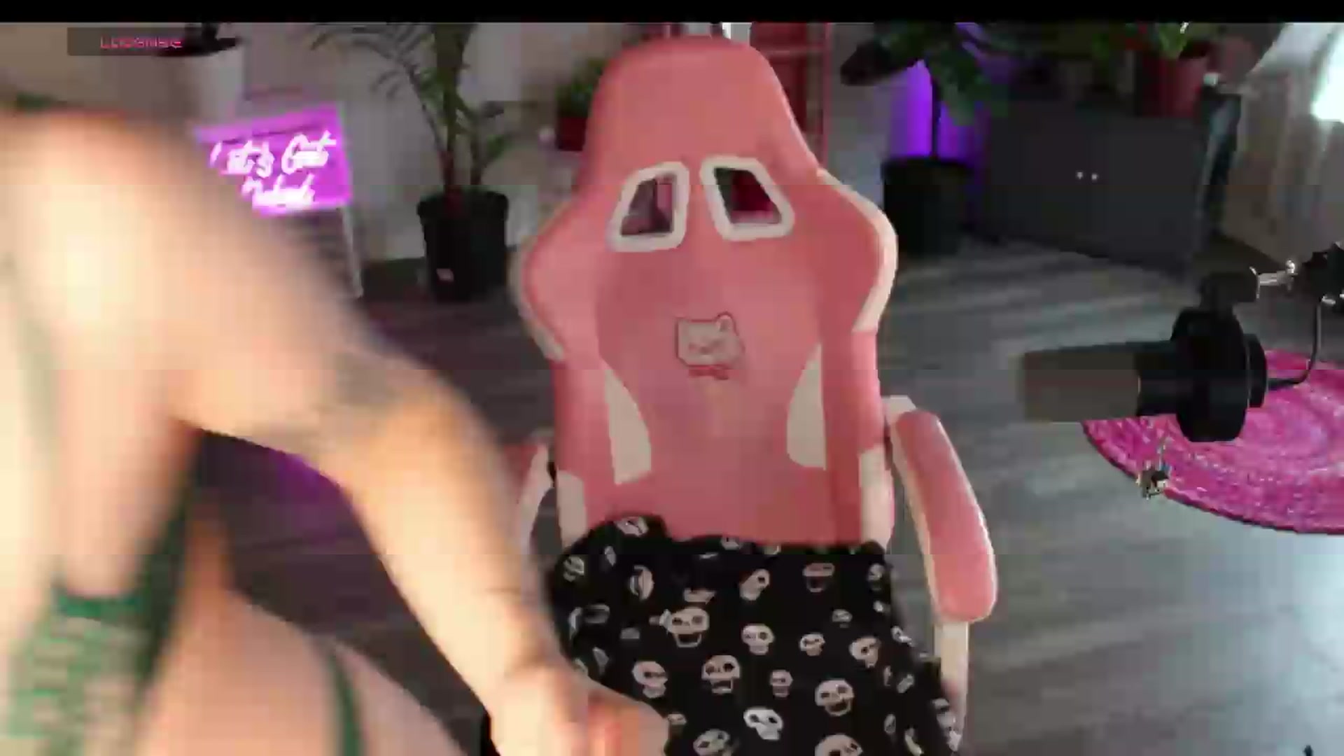 Gallery image thumbnail from Lucyluvs's myfreecams stream on, 04/22/2026, 24:54 image 1 of 20
