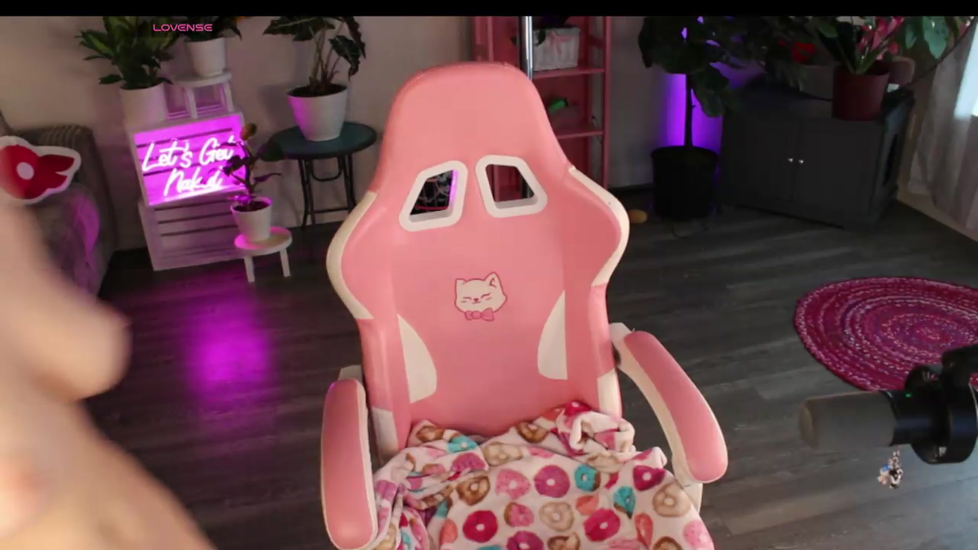 Gallery image thumbnail from Lucyluvs's myfreecams stream on, 05/06/2026, 23:54 image 16 of 20