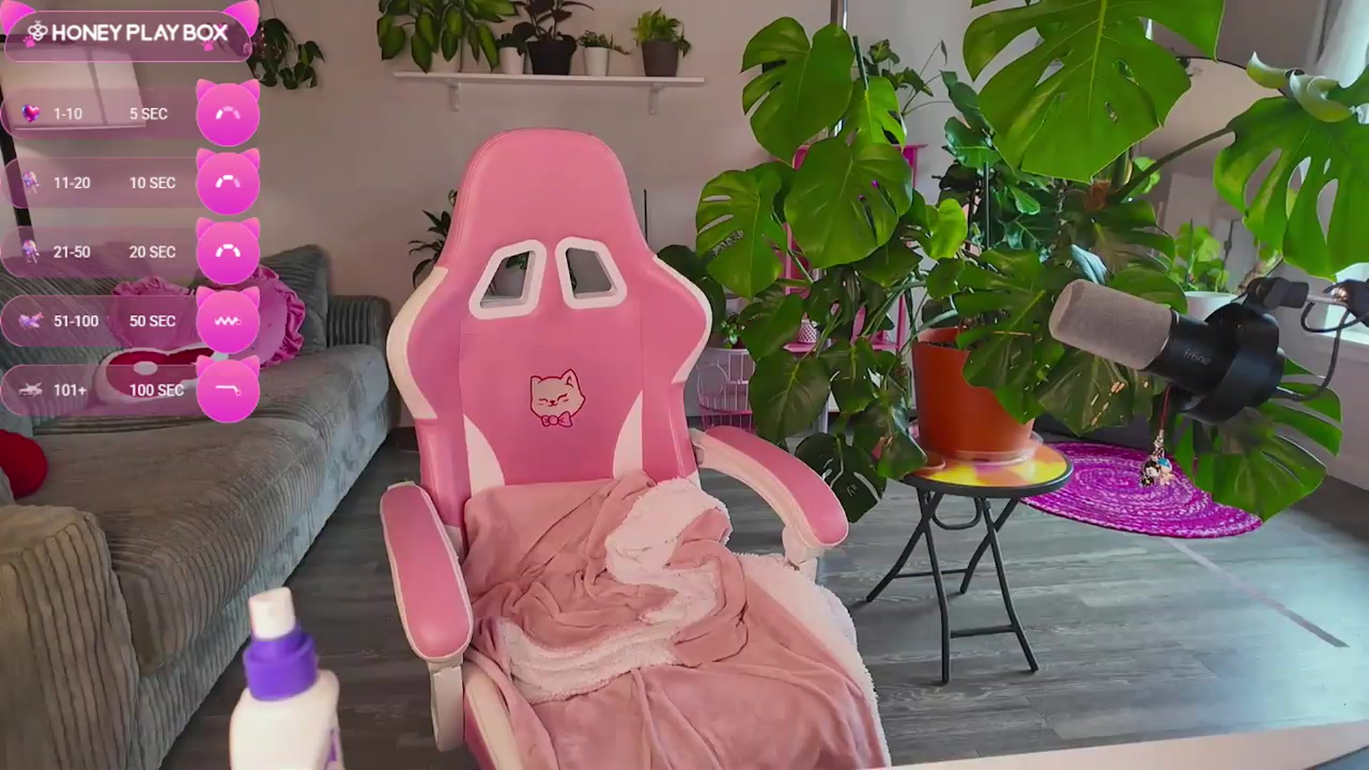 Gallery image thumbnail from Lucyluvs's myfreecams stream on, 08/22/2026, 20:26 image 17 of 20