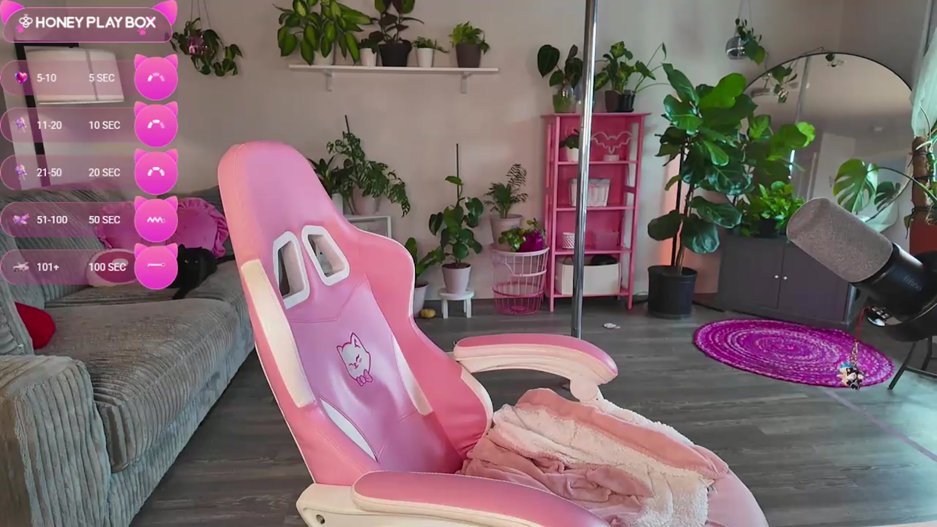 Gallery image thumbnail from Lucyluvs's myfreecams stream on, 08/23/2026, 20:39 image 12 of 20