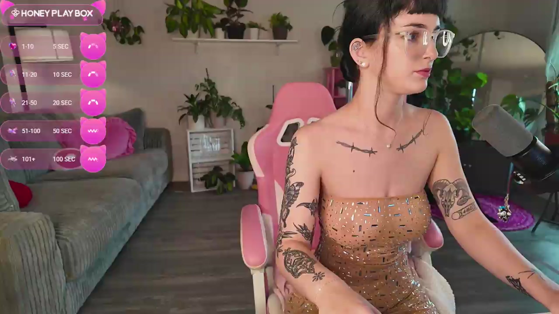 Gallery image thumbnail from Lucyluvs's myfreecams stream on, 08/23/2026, 20:39 image 2 of 20