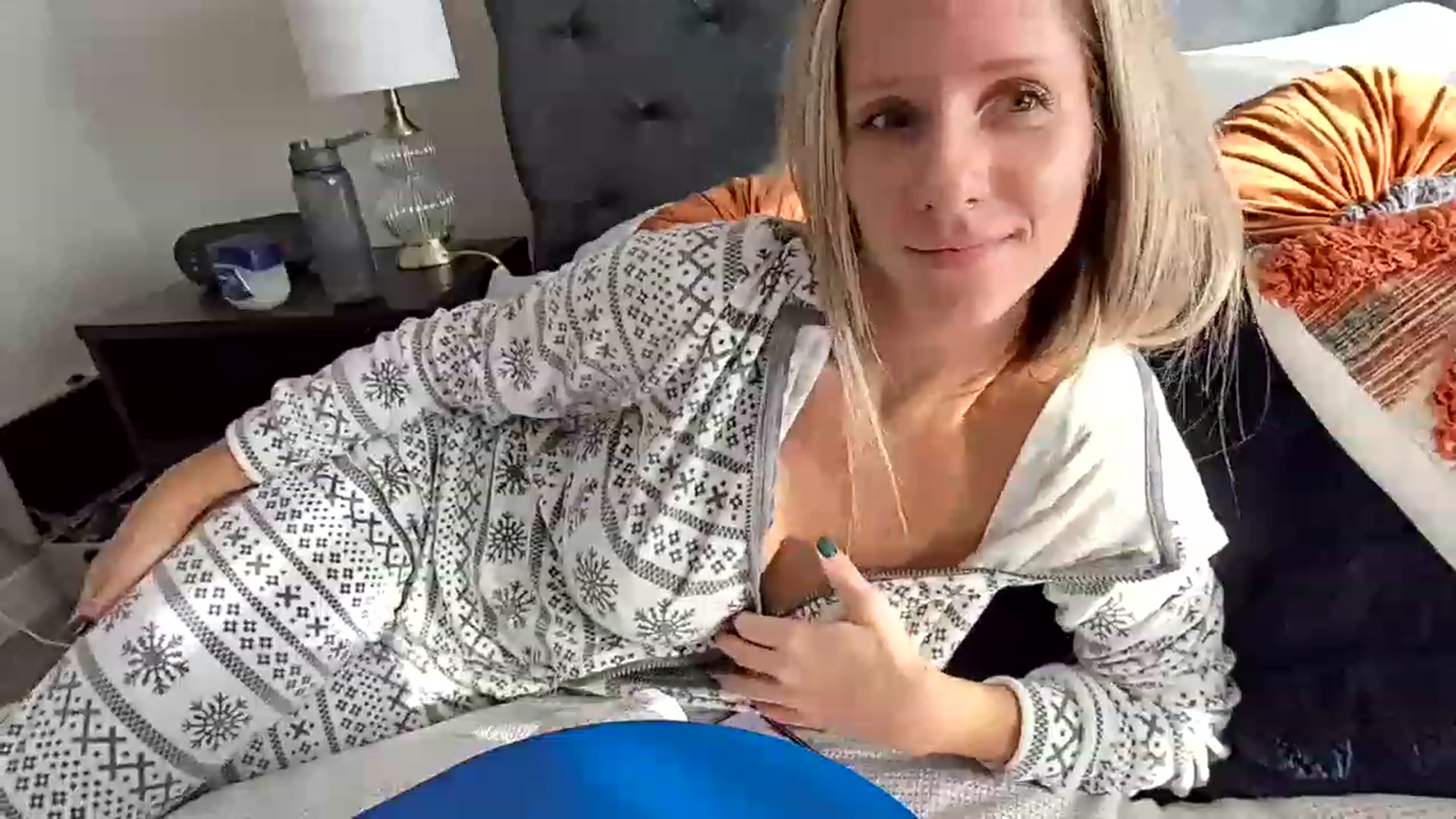 Gallery image thumbnail from Lucylux1's myfreecams stream on, 11/14/2022, 20:41 image 20 of 20