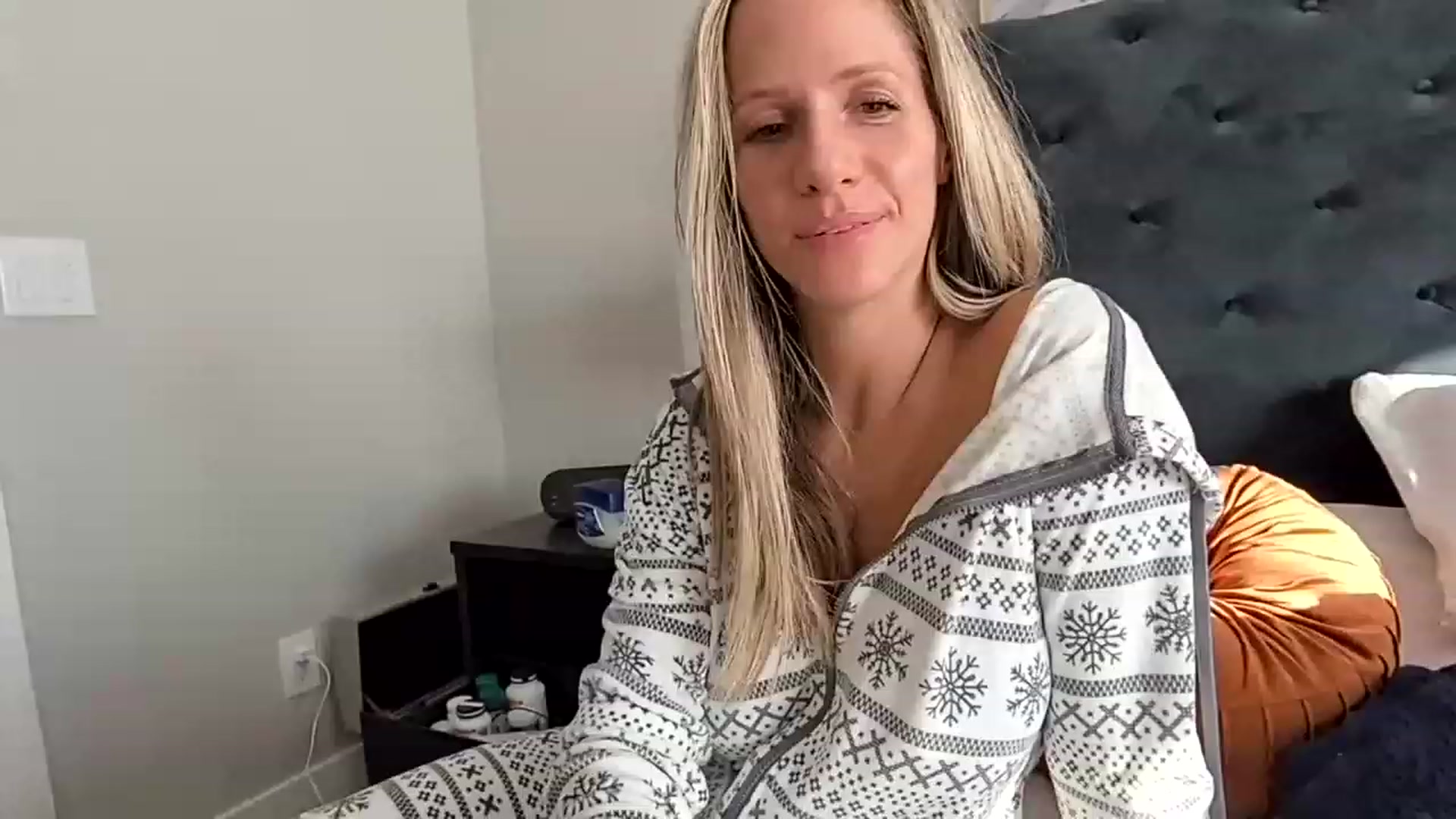 Gallery image thumbnail from Lucylux1's myfreecams stream on, 11/14/2022, 20:41 image 14 of 20