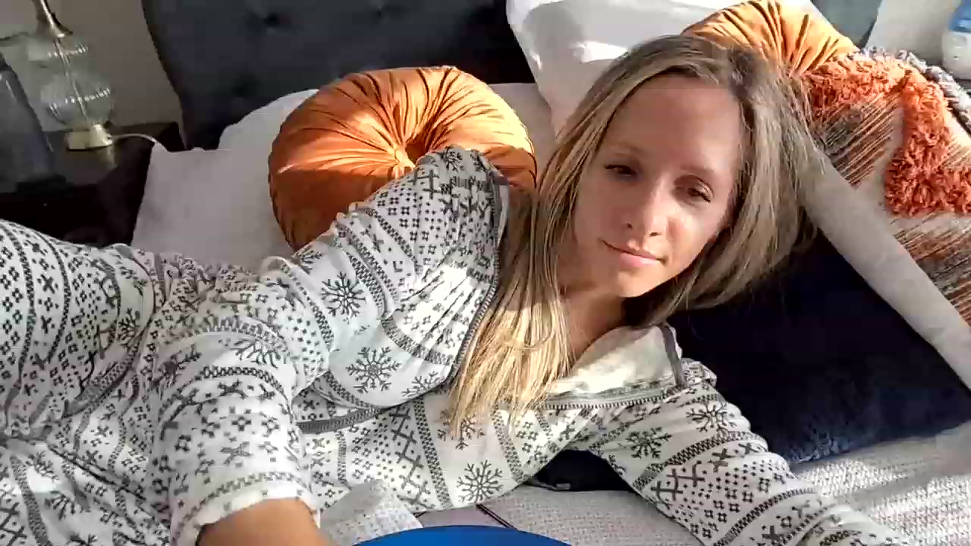 Gallery image thumbnail from Lucylux1's myfreecams stream on, 11/14/2022, 20:41 image 15 of 20