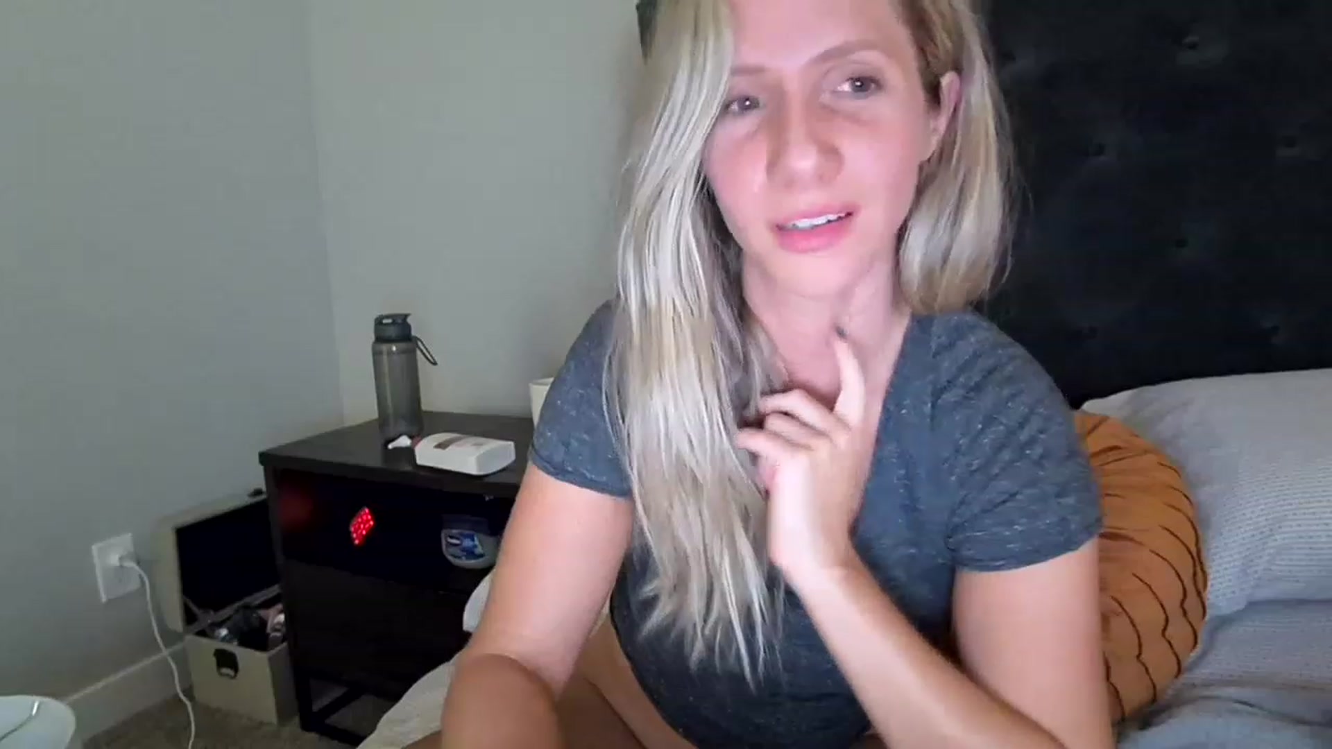 Gallery image thumbnail from Lucylux1's myfreecams stream on, 11/15/2022, 04:06 image 20 of 20