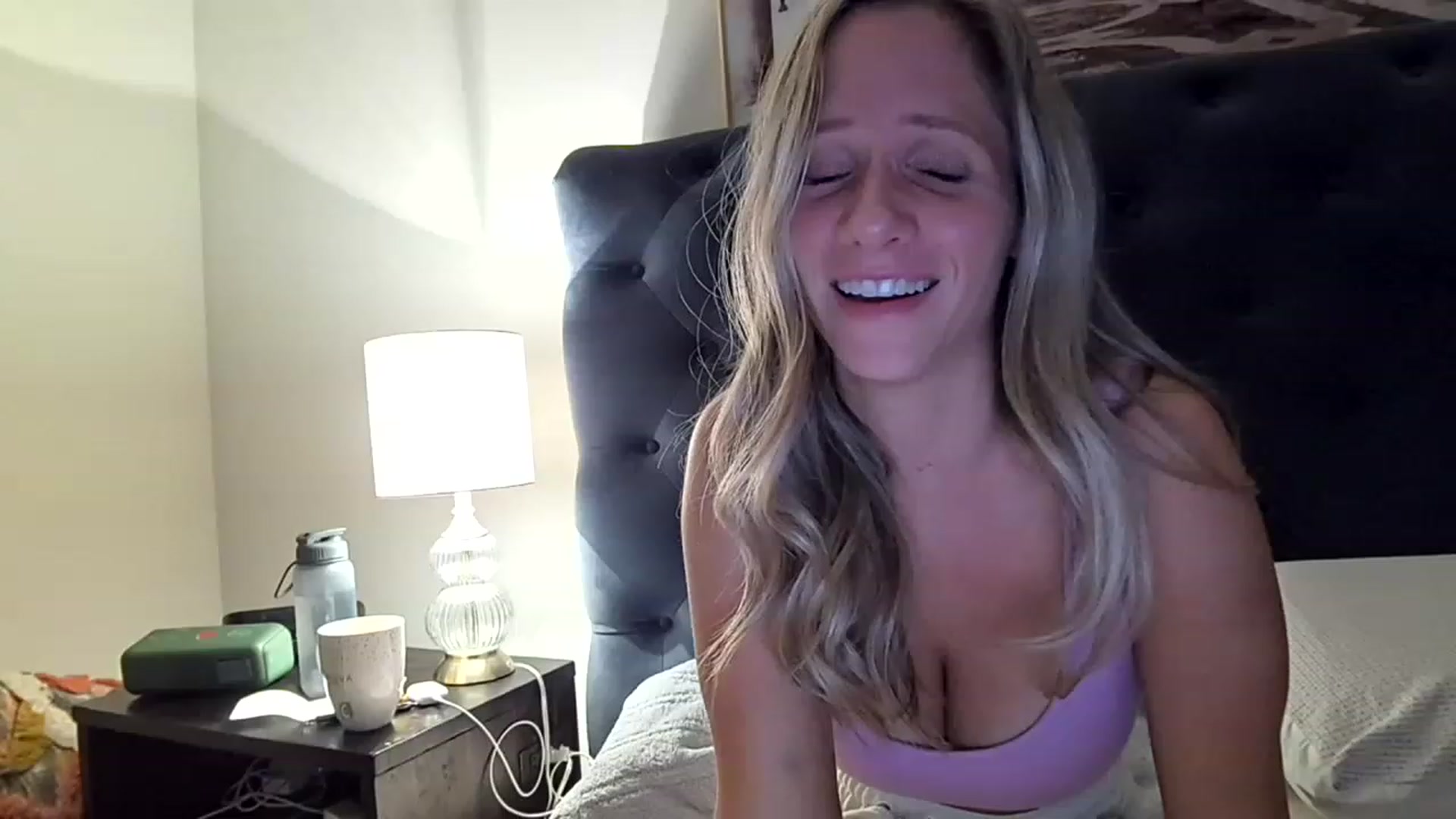 Gallery image thumbnail from Lucylux1's myfreecams stream on, 11/17/2022, 03:55 image 6 of 20