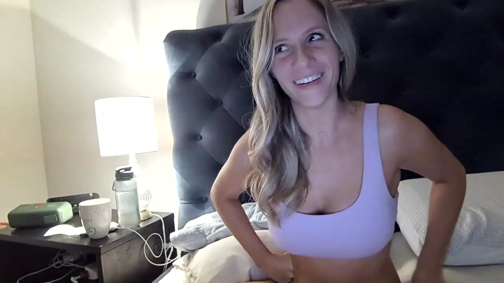 Gallery image thumbnail from Lucylux1's myfreecams stream on, 11/17/2022, 03:55 image 17 of 20