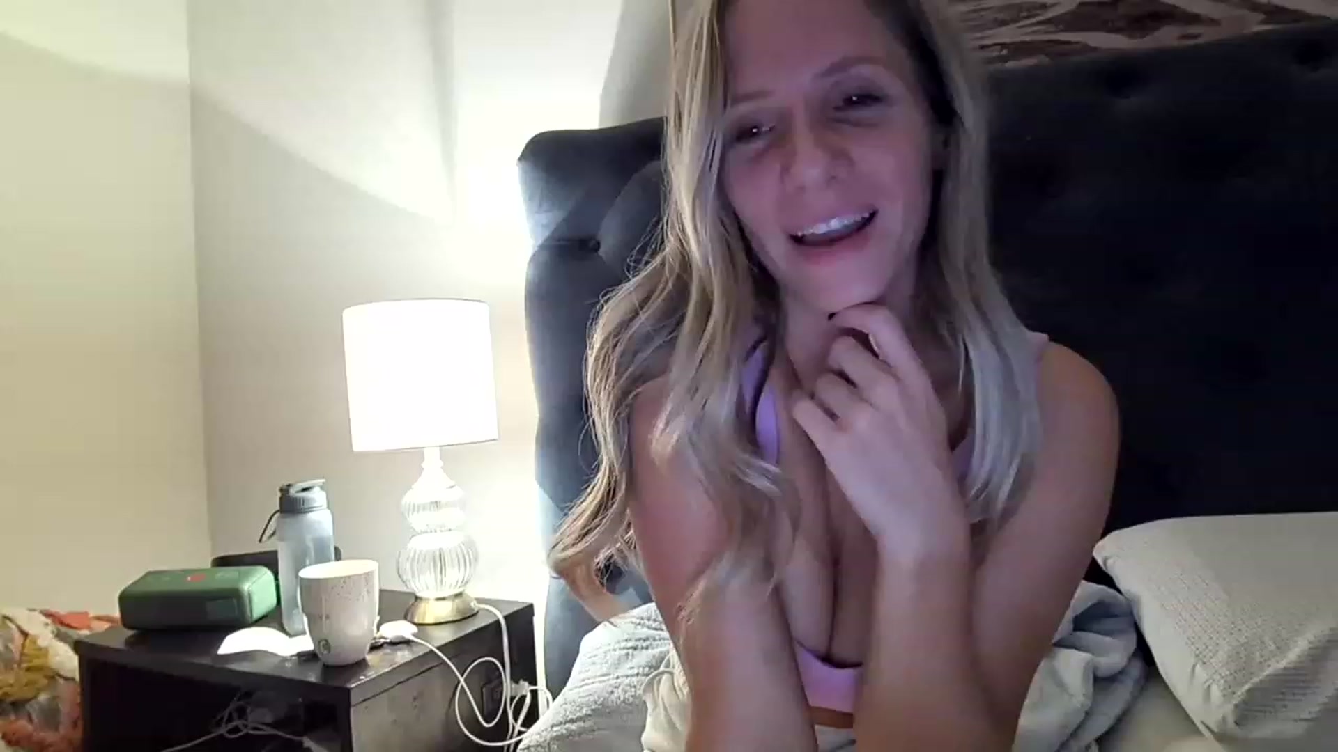 Gallery image thumbnail from Lucylux1's myfreecams stream on, 11/17/2022, 03:55 image 5 of 20