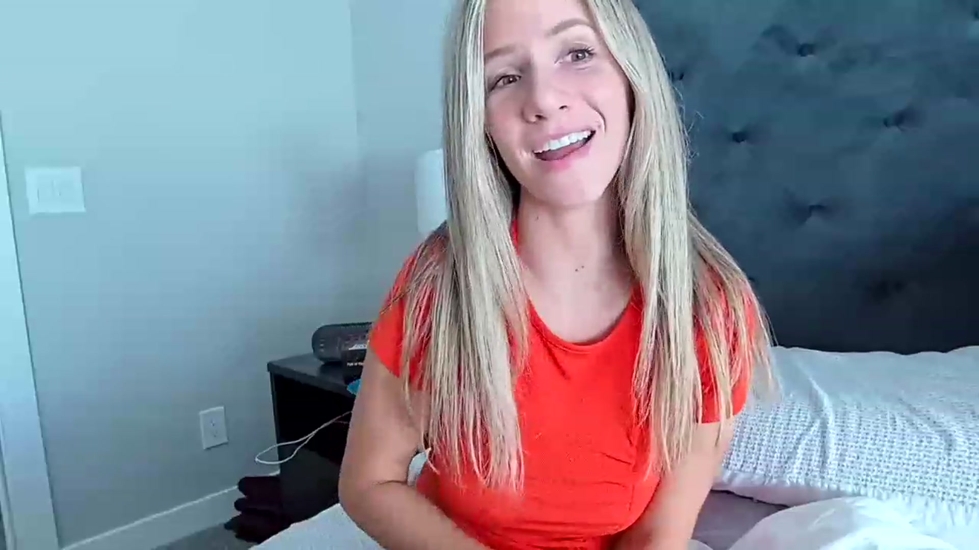 Gallery image thumbnail from Lucylux1's myfreecams stream on, 11/18/2022, 20:27 image 15 of 20