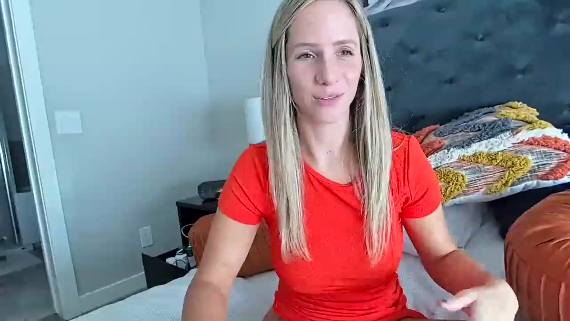 Gallery image thumbnail from Lucylux1's myfreecams stream on, 11/18/2022, 20:27 image 3 of 20