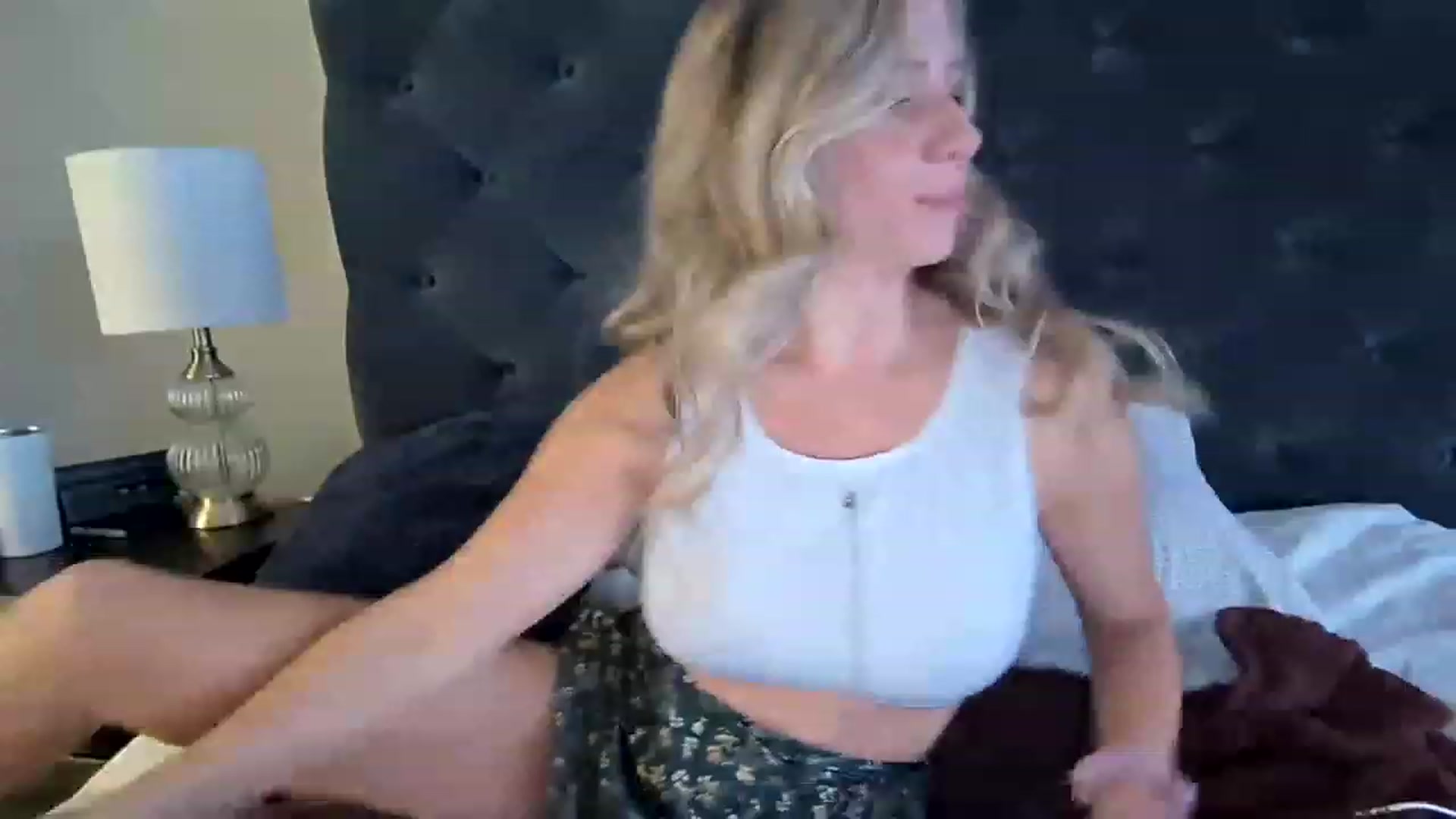 Gallery image thumbnail from Lucylux1's myfreecams stream on, 11/22/2022, 01:16 image 1 of 20