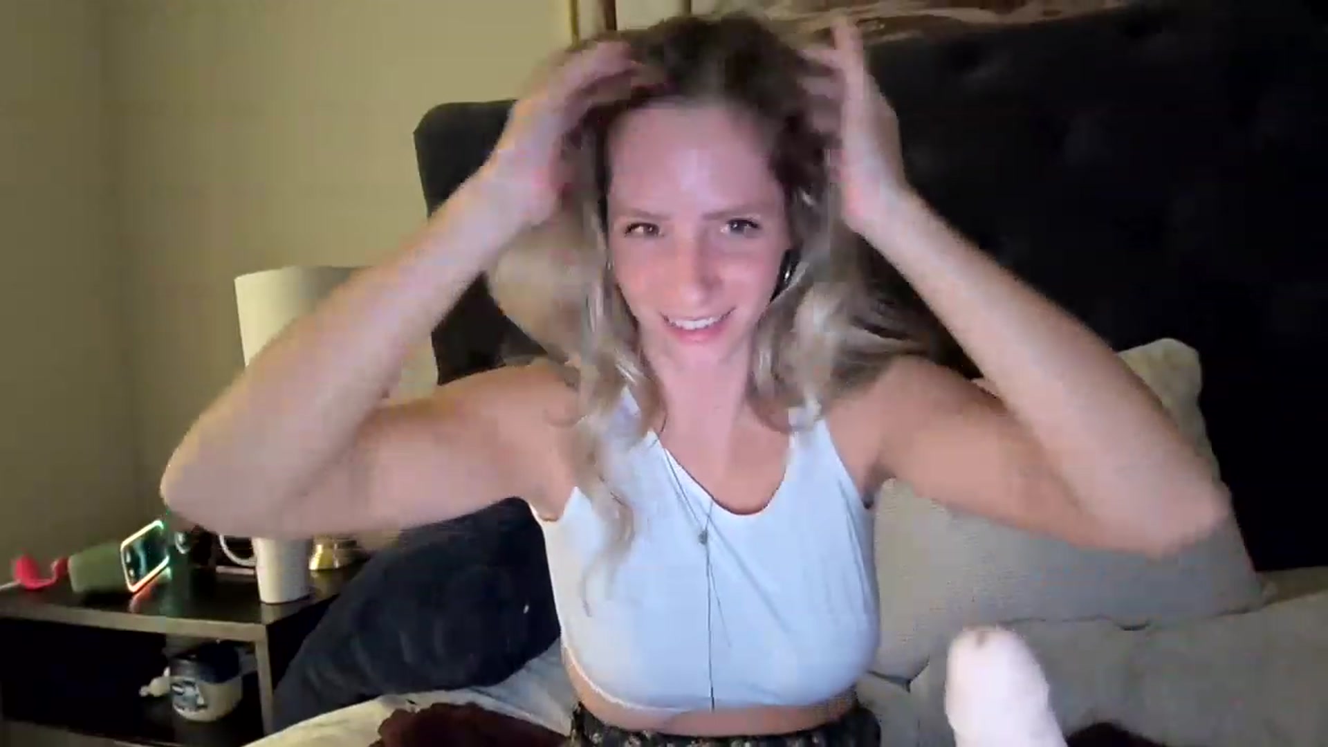 Gallery image thumbnail from Lucylux1's myfreecams stream on, 11/22/2022, 01:16 image 17 of 20