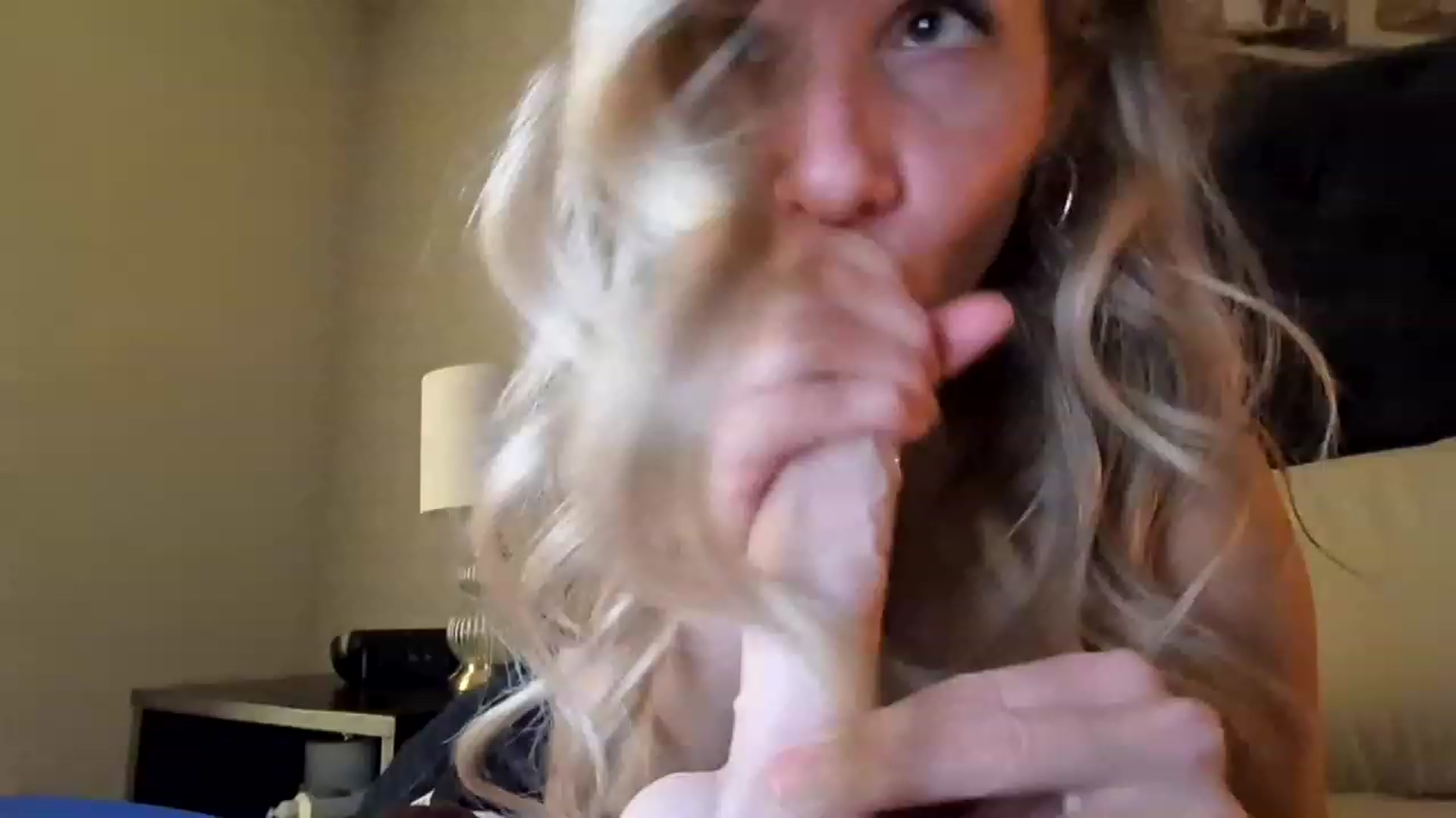 Gallery image thumbnail from Lucylux1's myfreecams stream on, 11/22/2022, 01:56 image 5 of 20