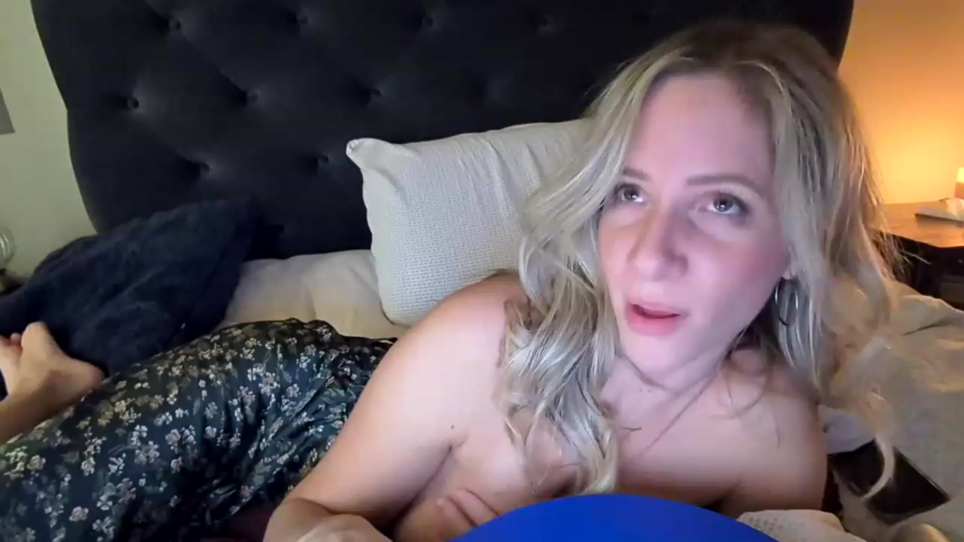 Gallery image thumbnail from Lucylux1's myfreecams stream on, 11/22/2022, 01:56 image 14 of 20