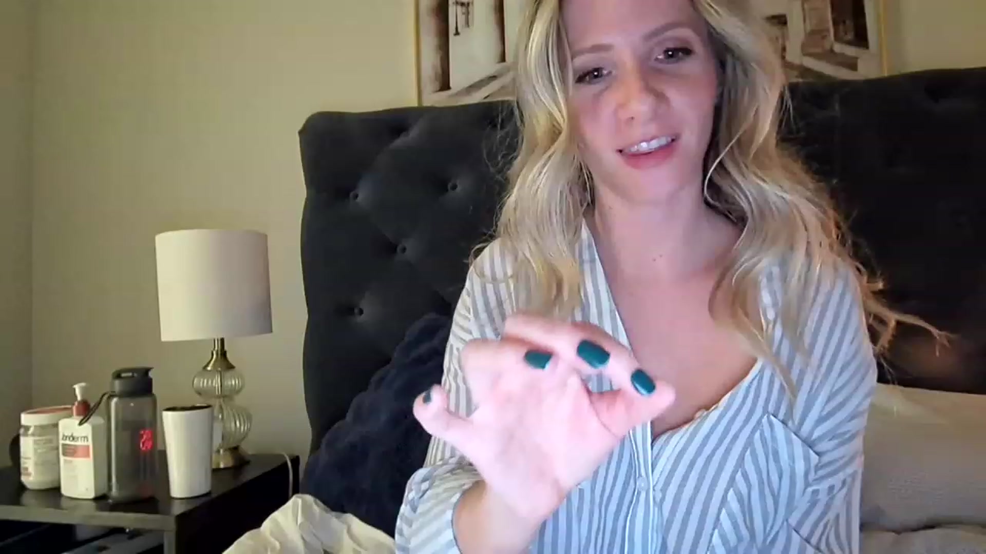 Gallery image thumbnail from Lucylux1's myfreecams stream on, 11/23/2022, 02:53 image 8 of 20