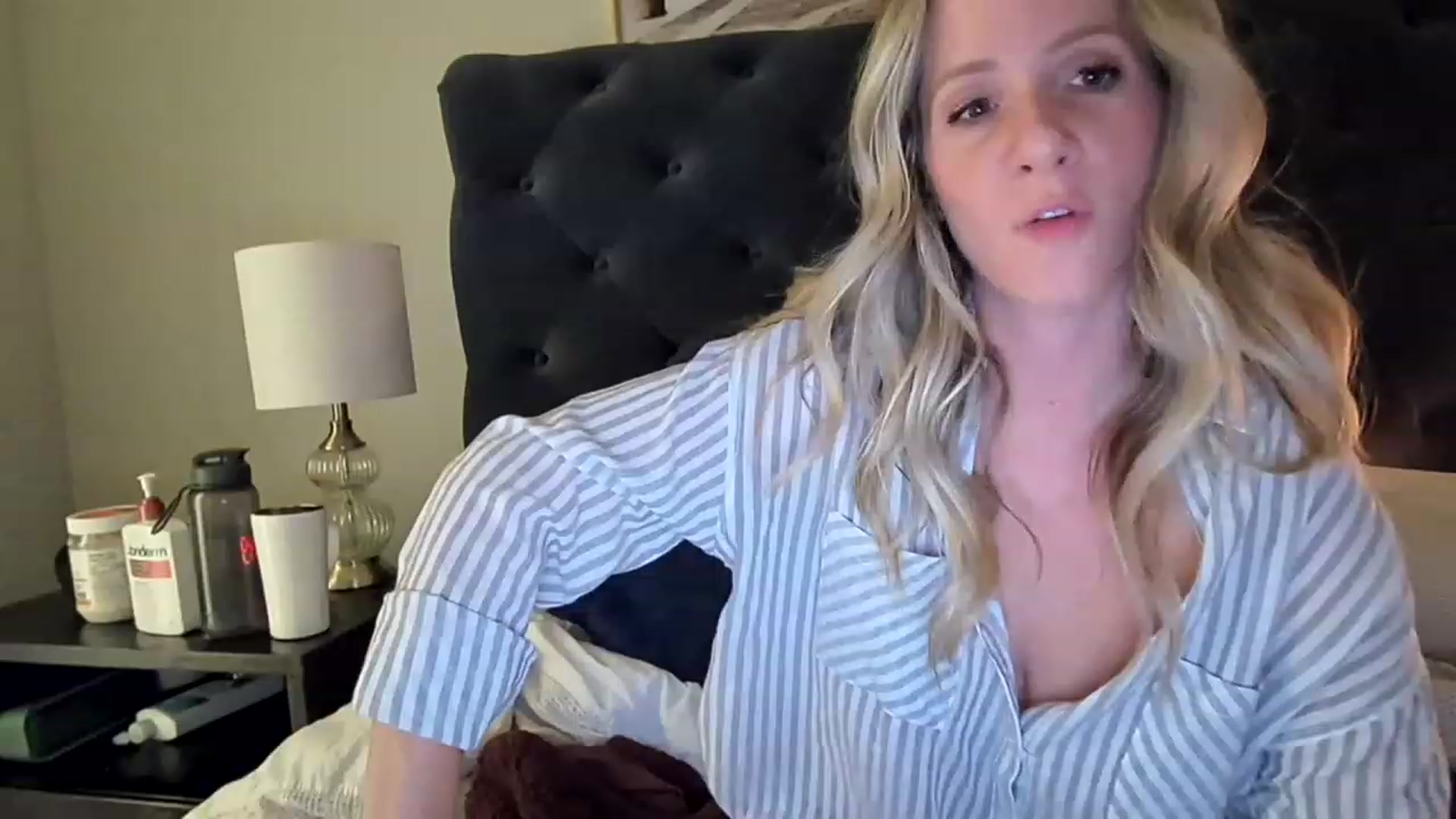 Gallery image thumbnail from Lucylux1's myfreecams stream on, 11/23/2022, 02:53 image 3 of 20