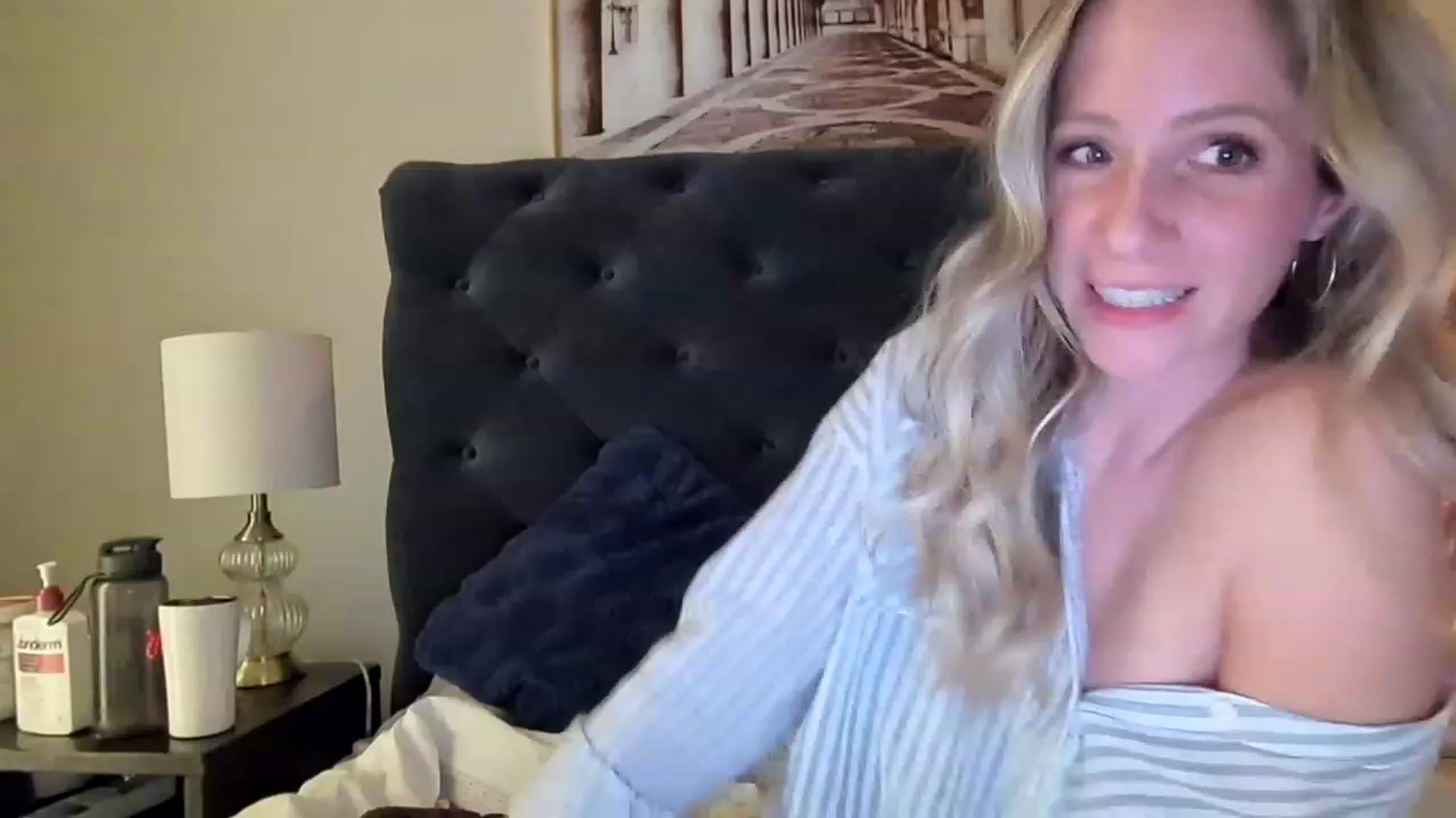 Gallery image thumbnail from Lucylux1's myfreecams stream on, 11/23/2022, 02:53 image 2 of 20