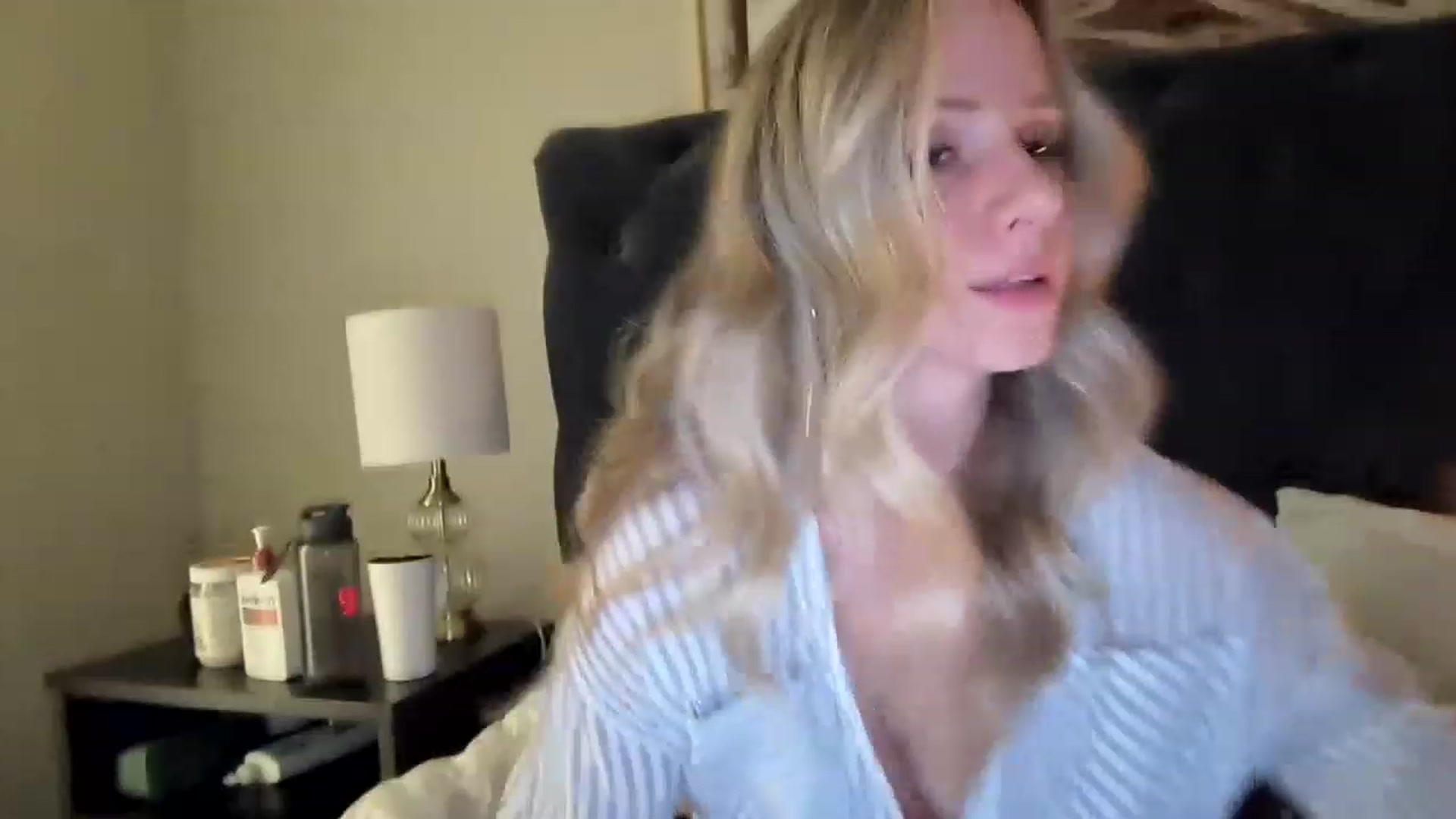 Gallery image thumbnail from Lucylux1's myfreecams stream on, 11/23/2022, 02:53 image 7 of 20