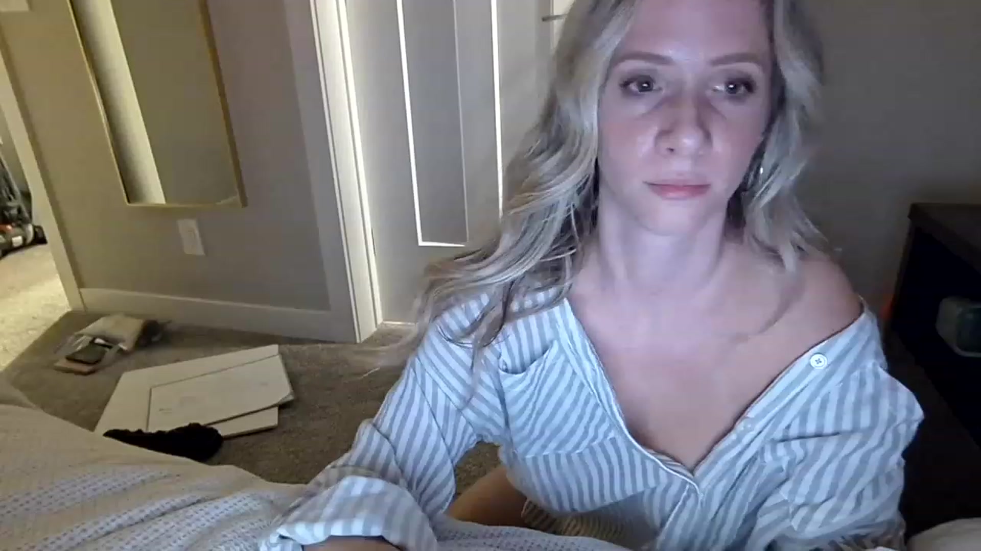 Gallery image thumbnail from Lucylux1's myfreecams stream on, 11/23/2022, 02:53 image 10 of 20