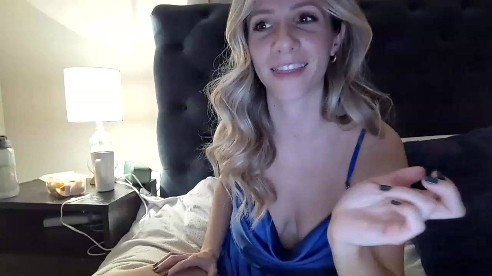 Gallery image thumbnail from Lucylux1's myfreecams stream on, 11/27/2022, 03:57 image 3 of 20