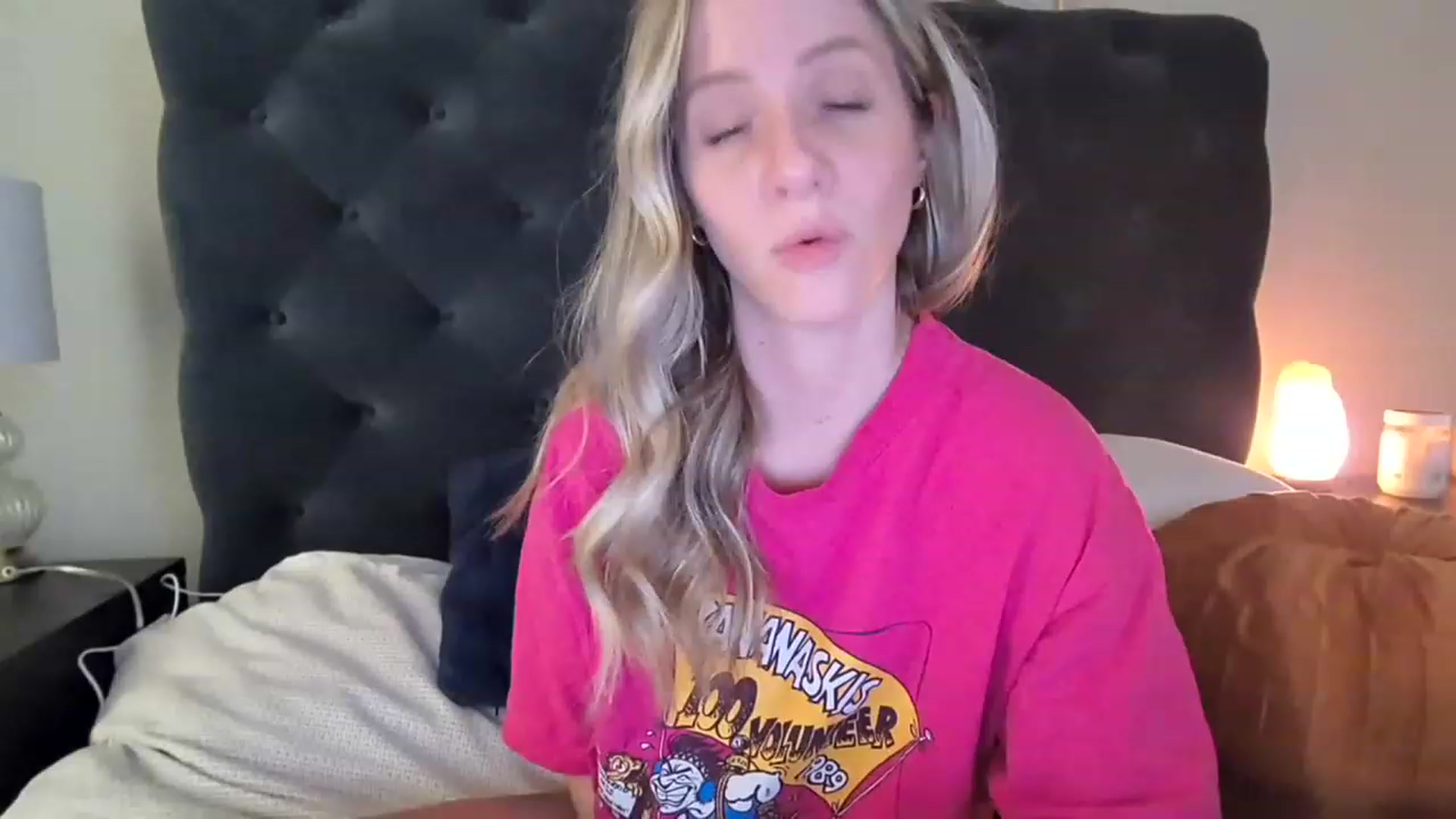 Gallery image thumbnail from Lucylux1's myfreecams stream on, 11/28/2022, 03:43 image 6 of 20