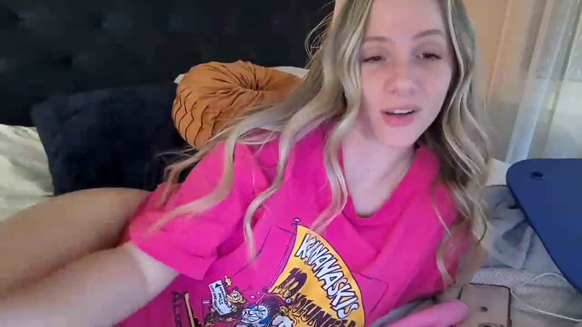 Gallery image thumbnail from Lucylux1's myfreecams stream on, 11/28/2022, 04:25 image 19 of 20