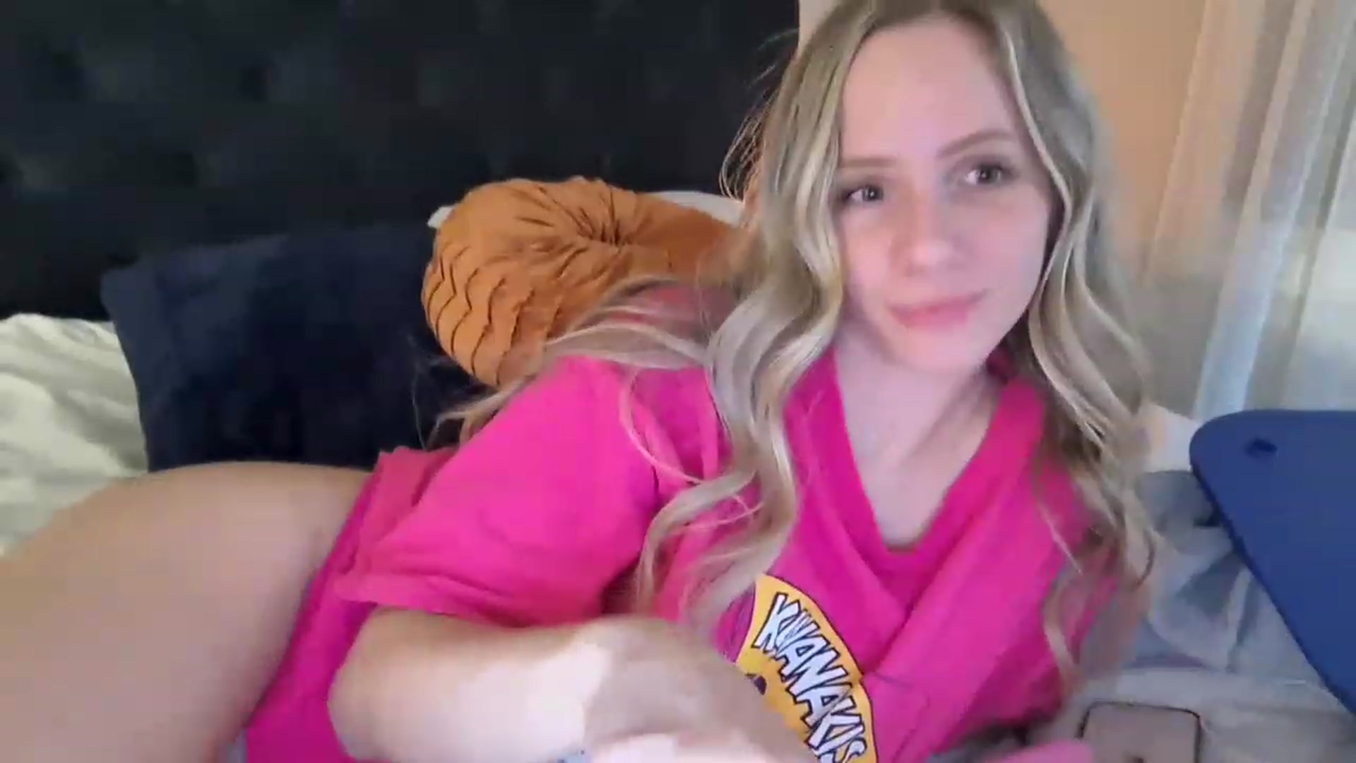 Gallery image thumbnail from Lucylux1's myfreecams stream on, 11/28/2022, 04:25 image 20 of 20