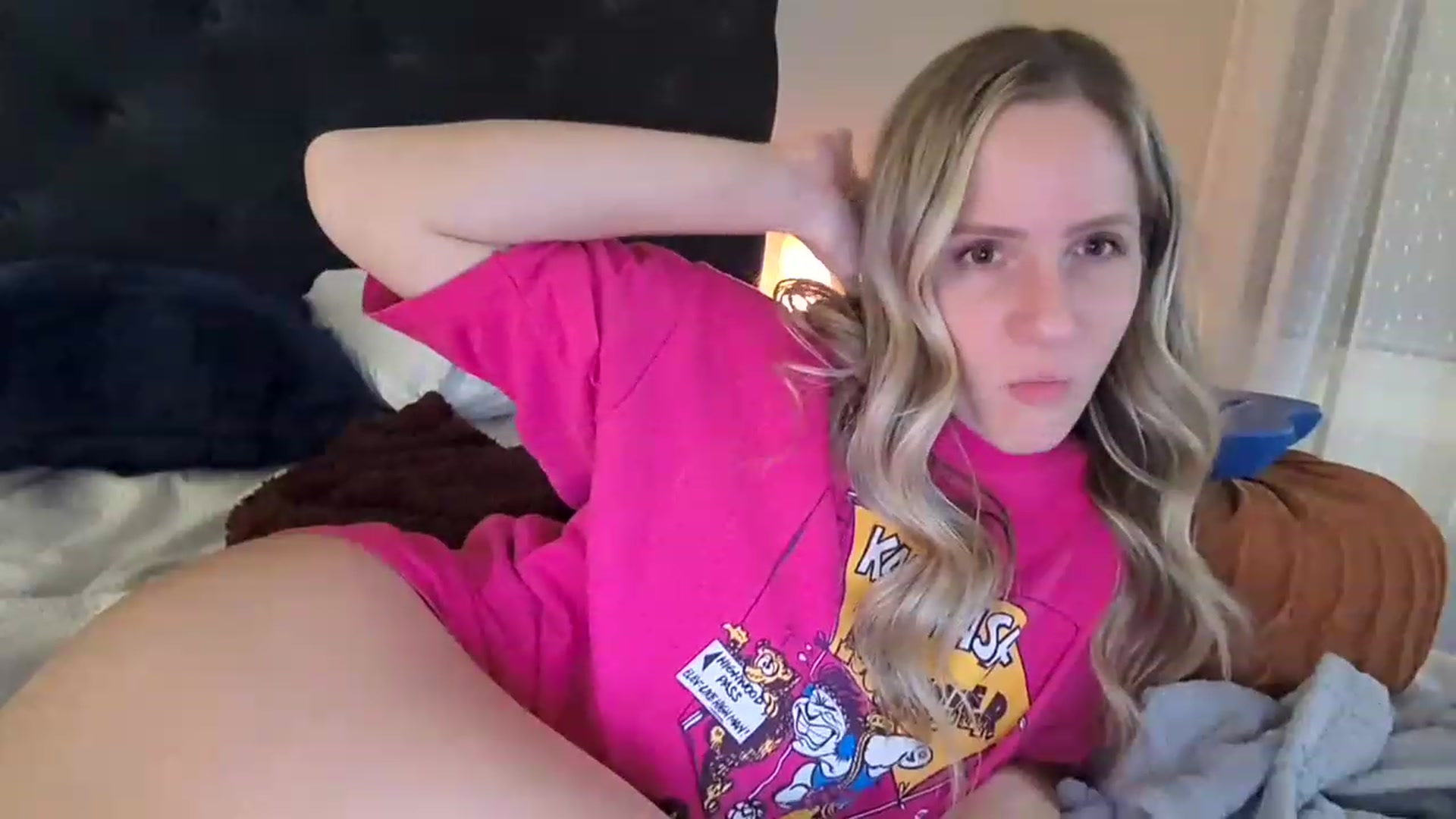 Gallery image thumbnail from Lucylux1's myfreecams stream on, 11/28/2022, 04:25 image 8 of 20