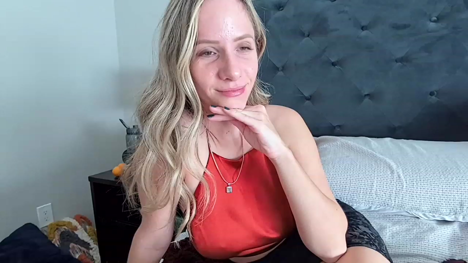 Gallery image thumbnail from Lucylux1's myfreecams stream on, 11/28/2022, 18:40 image 2 of 20