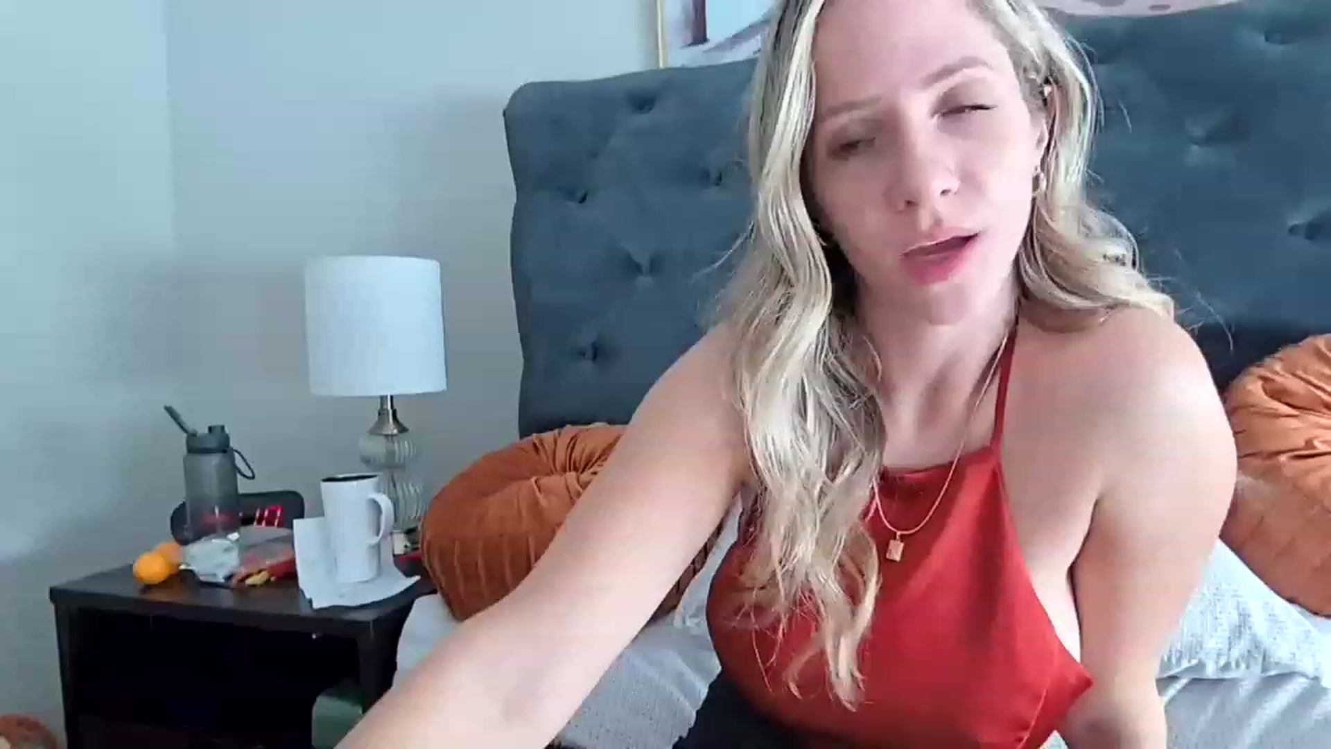 Gallery image thumbnail from Lucylux1's myfreecams stream on, 11/28/2022, 18:40 image 7 of 20