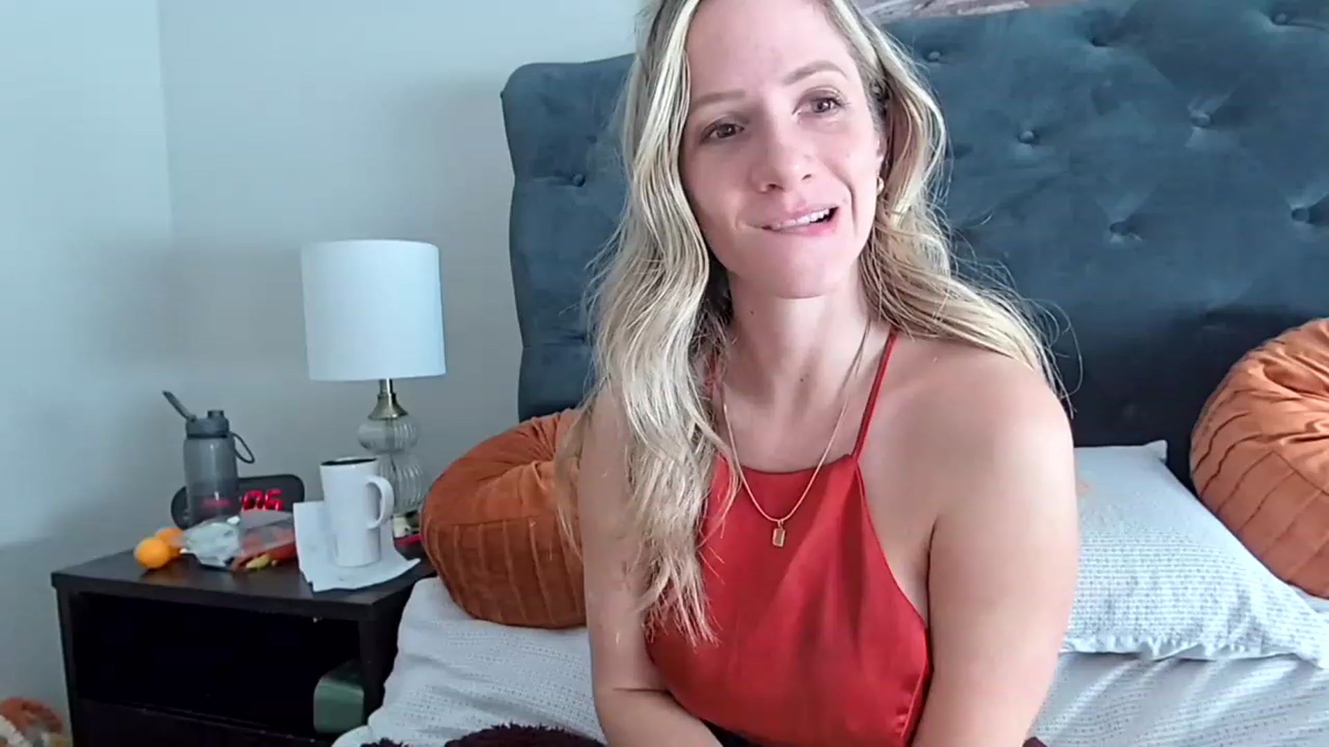 Gallery image thumbnail from Lucylux1's myfreecams stream on, 11/28/2022, 18:40 image 5 of 20