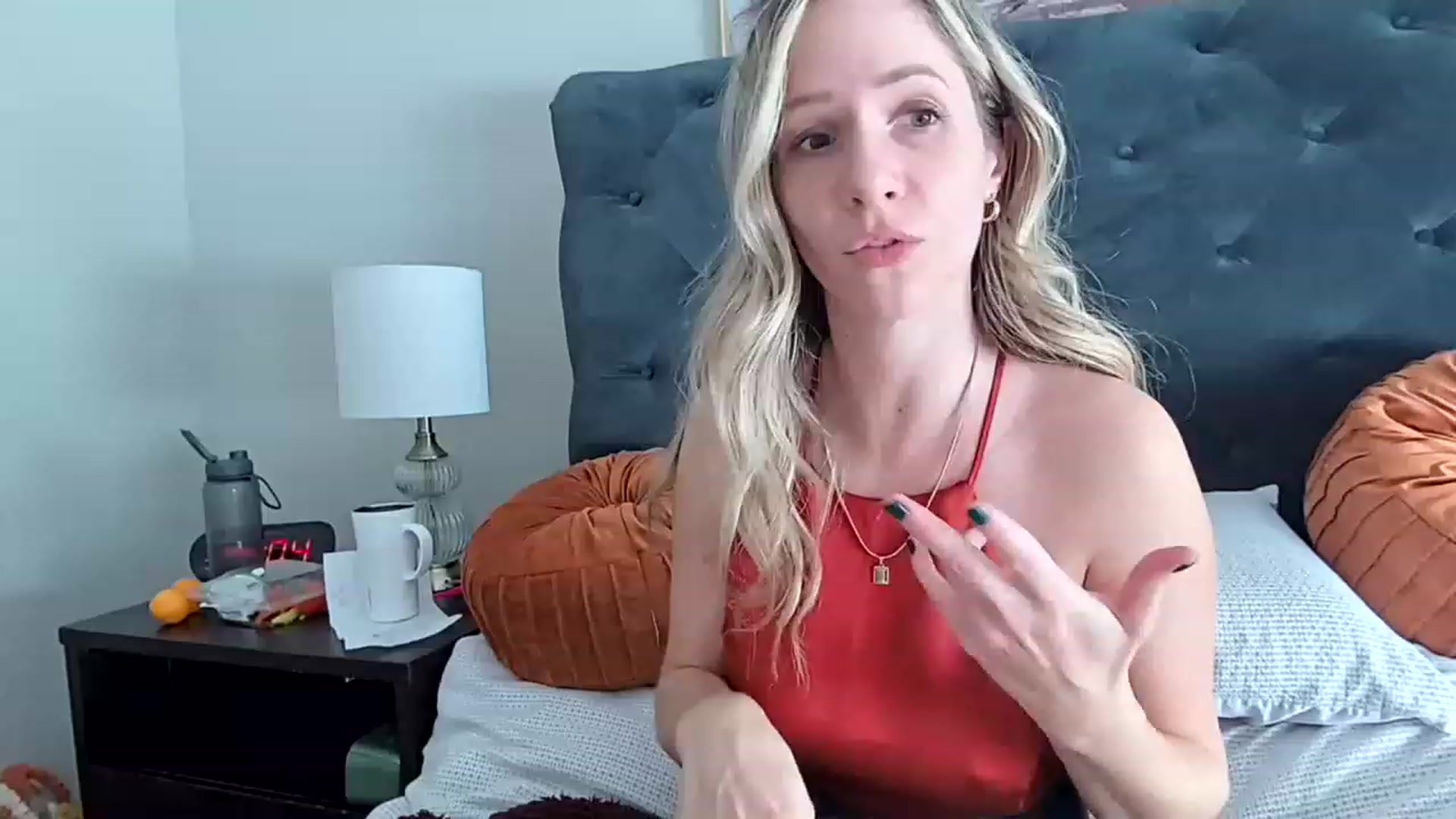 Gallery image thumbnail from Lucylux1's myfreecams stream on, 11/28/2022, 18:40 image 4 of 20