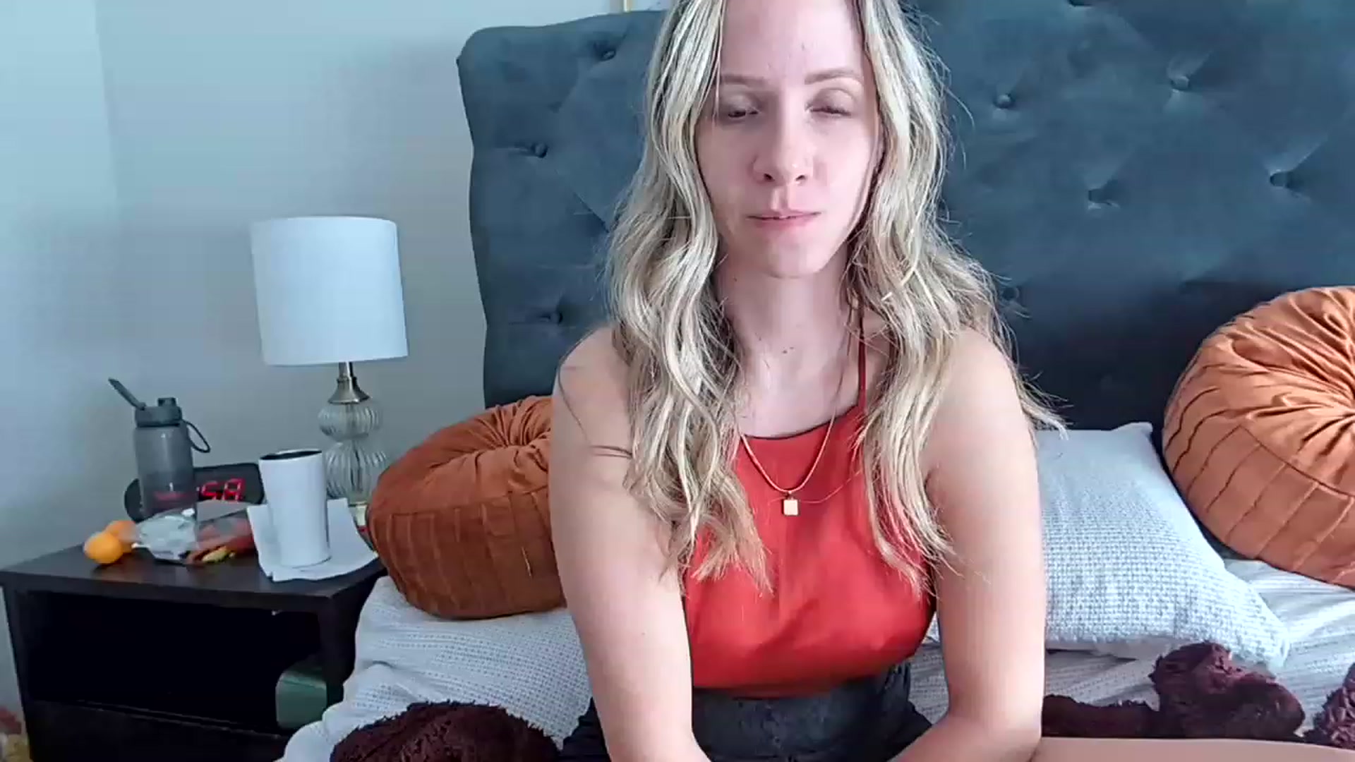 Gallery image thumbnail from Lucylux1's myfreecams stream on, 11/28/2022, 19:19 image 9 of 20